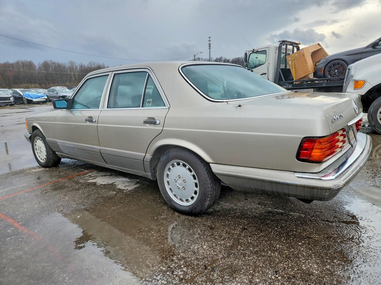 1988 Mercedes-benz 300 Se Желто-коричневый vin: WDBCA24D4JA422463