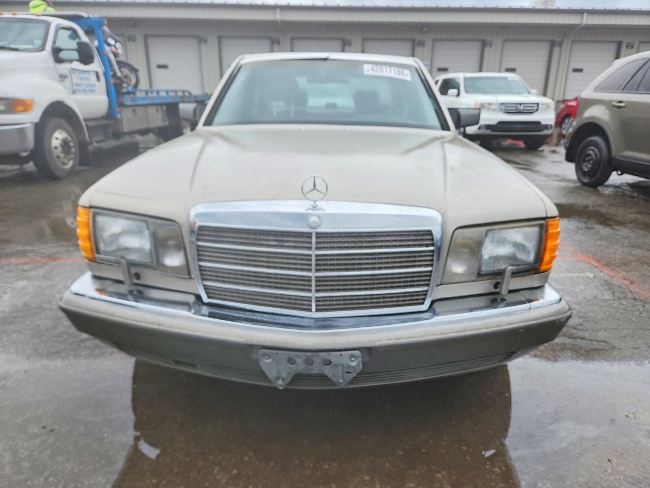 1988 Mercedes-benz 300 Se Желто-коричневый vin: WDBCA24D4JA422463