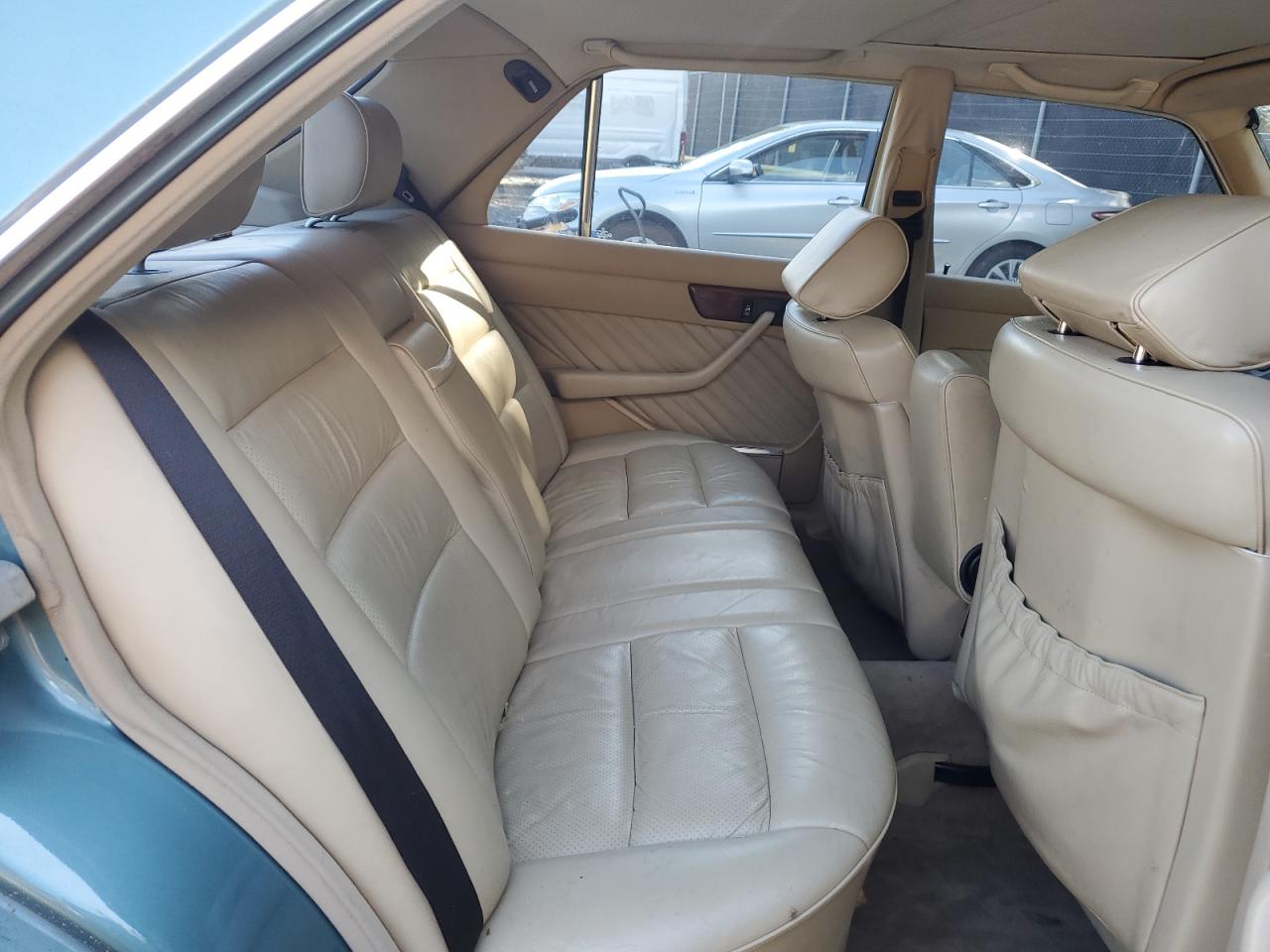 1989 Mercedes-benz 300 Se Бирюзовый vin: WDBCA24D4KA431052