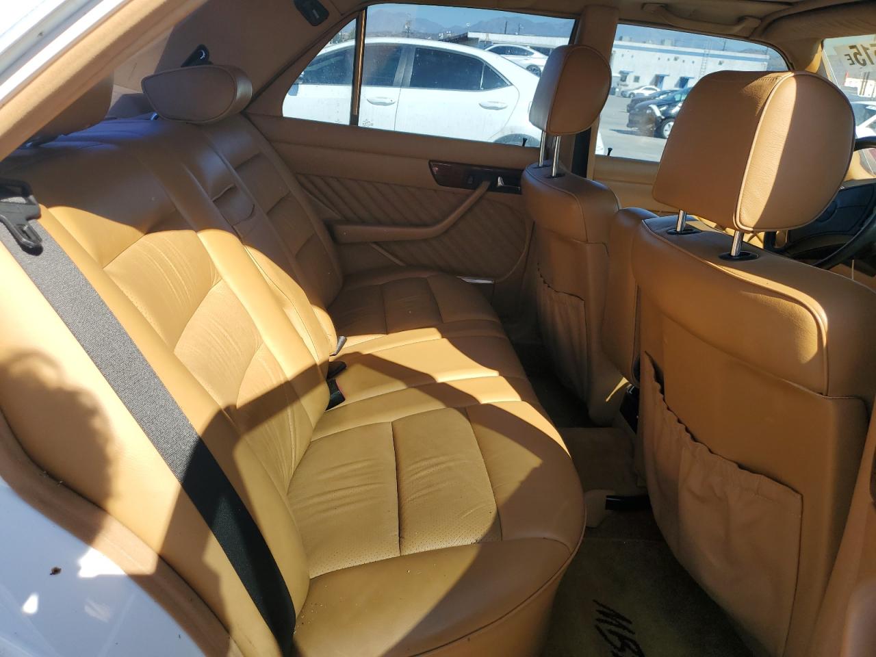 1991 Mercedes-benz 300 Se White vin: WDBCA24D4MA572092