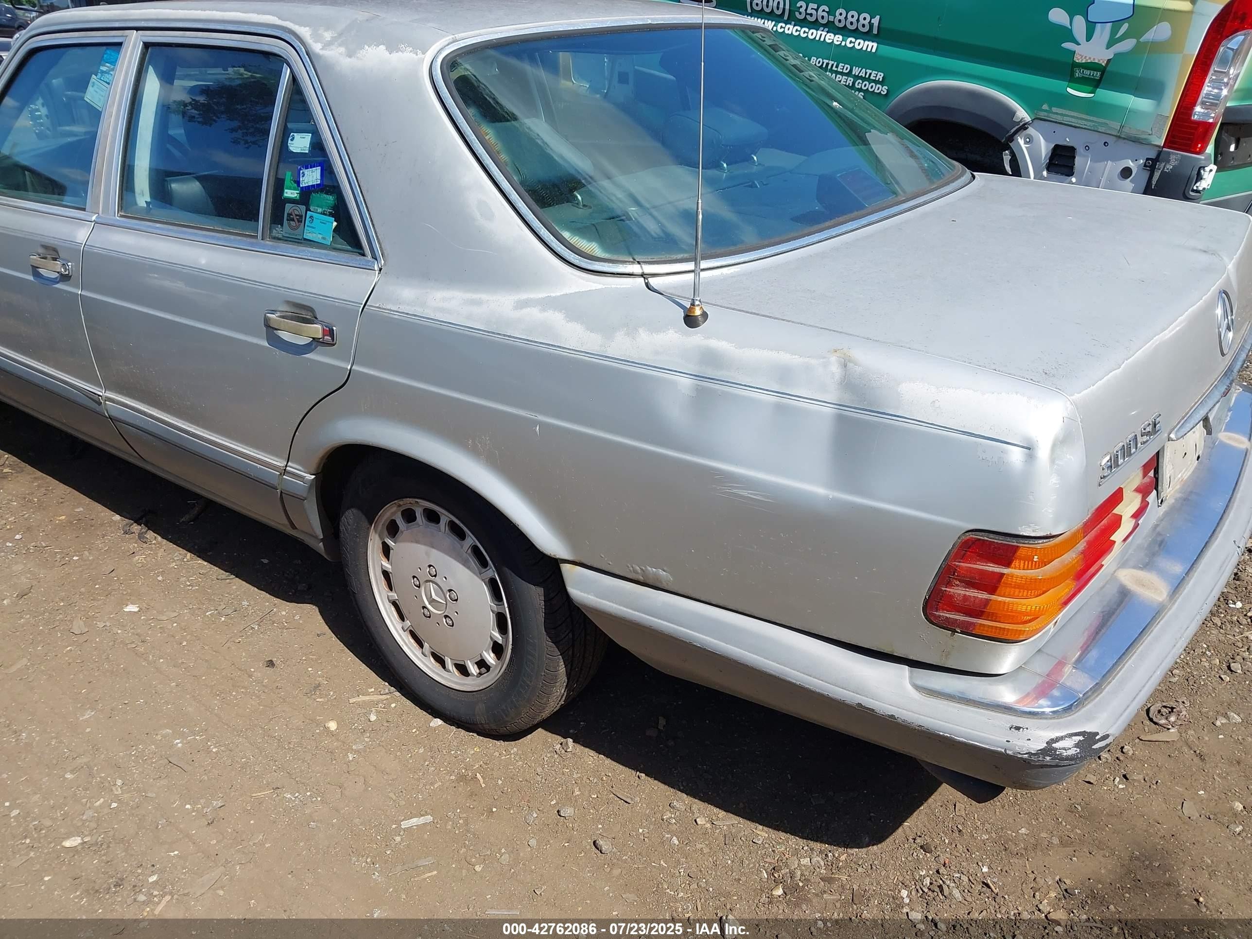1988 Mercedes-benz 300 Se Silver vin: WDBCA24D5JA404473