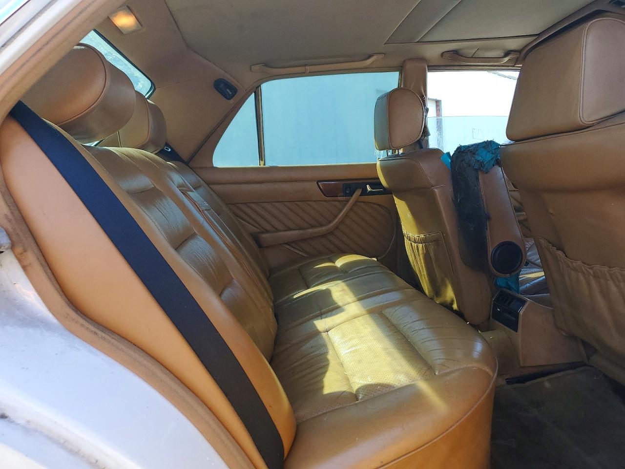 1989 Mercedes-benz 300 Se White vin: WDBCA24D6KA449942