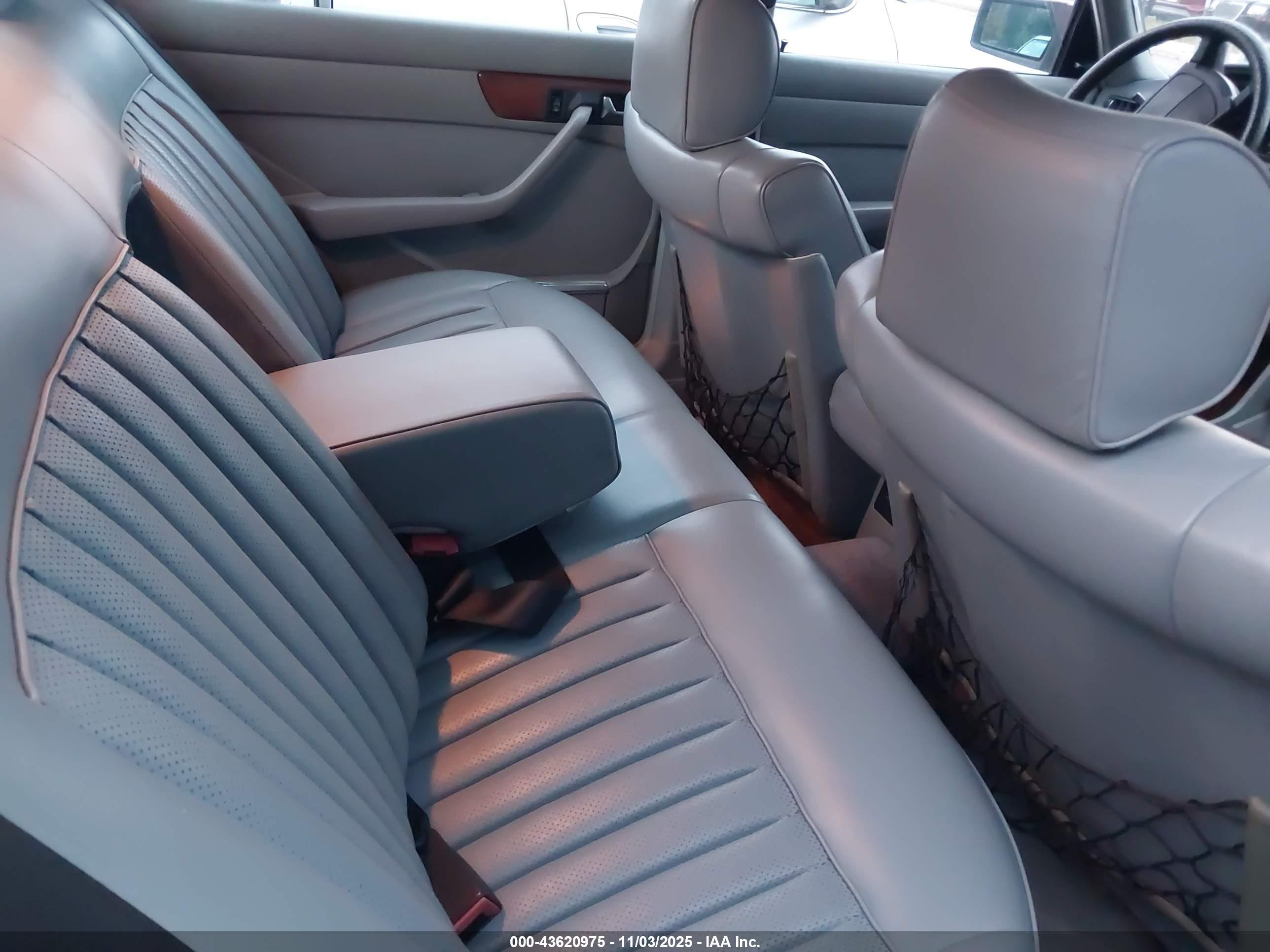 1988 Mercedes-benz 300 Se Silver vin: WDBCA24D7JA397428