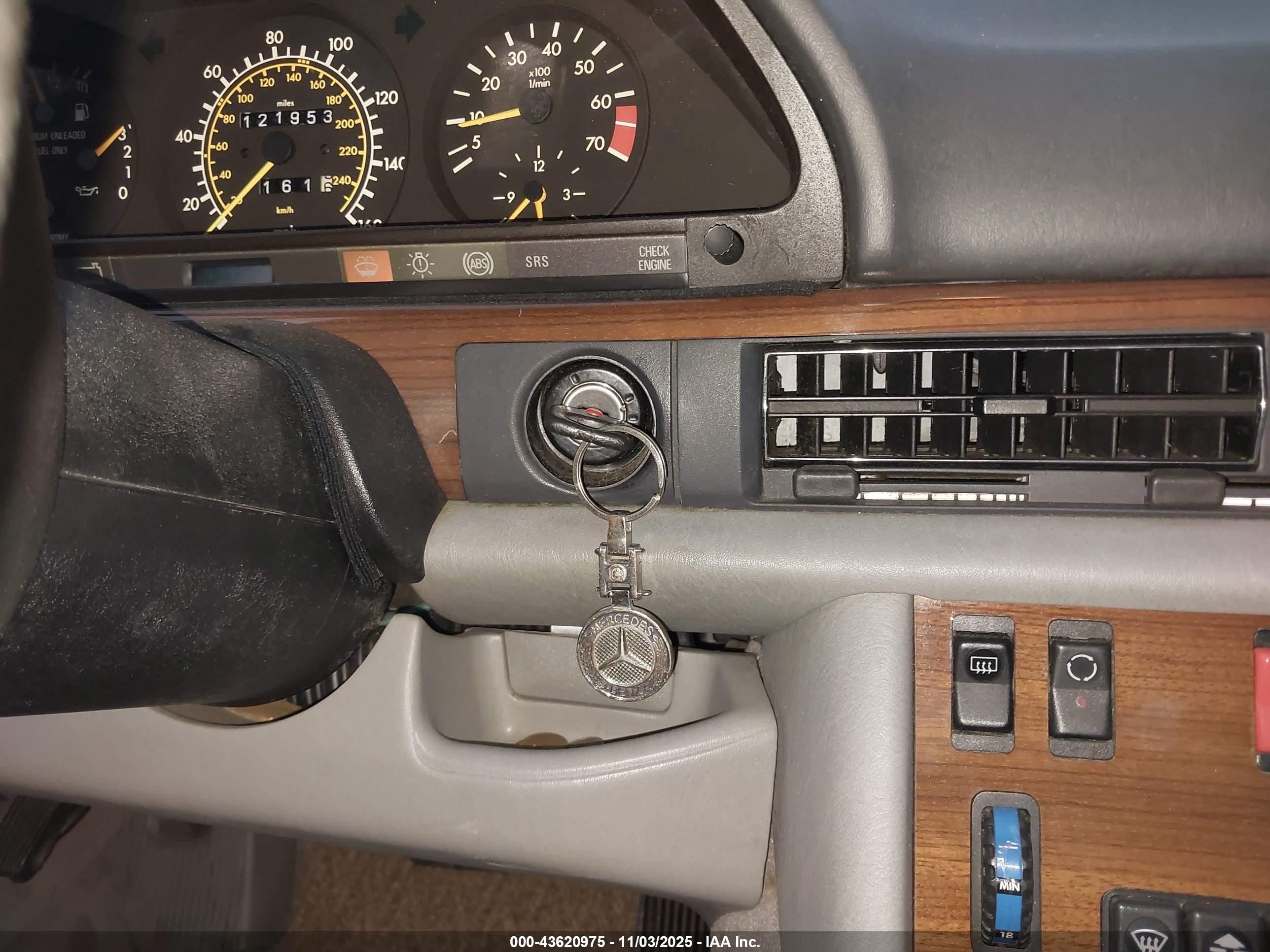 1988 Mercedes-benz 300 Se Silver vin: WDBCA24D7JA397428