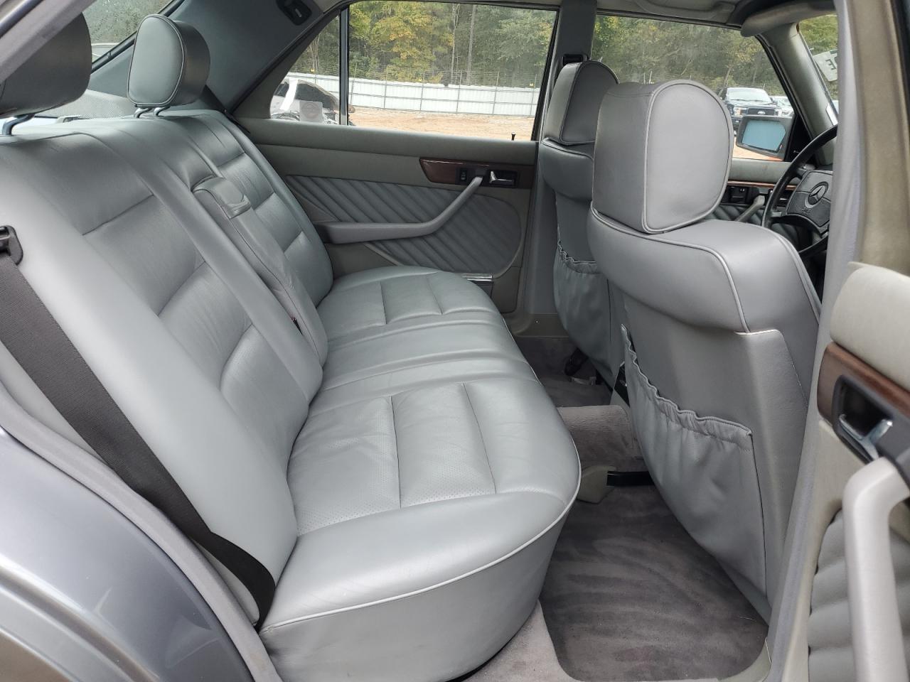 1990 Mercedes-benz 300 Se Gray vin: WDBCA24D8LA508779