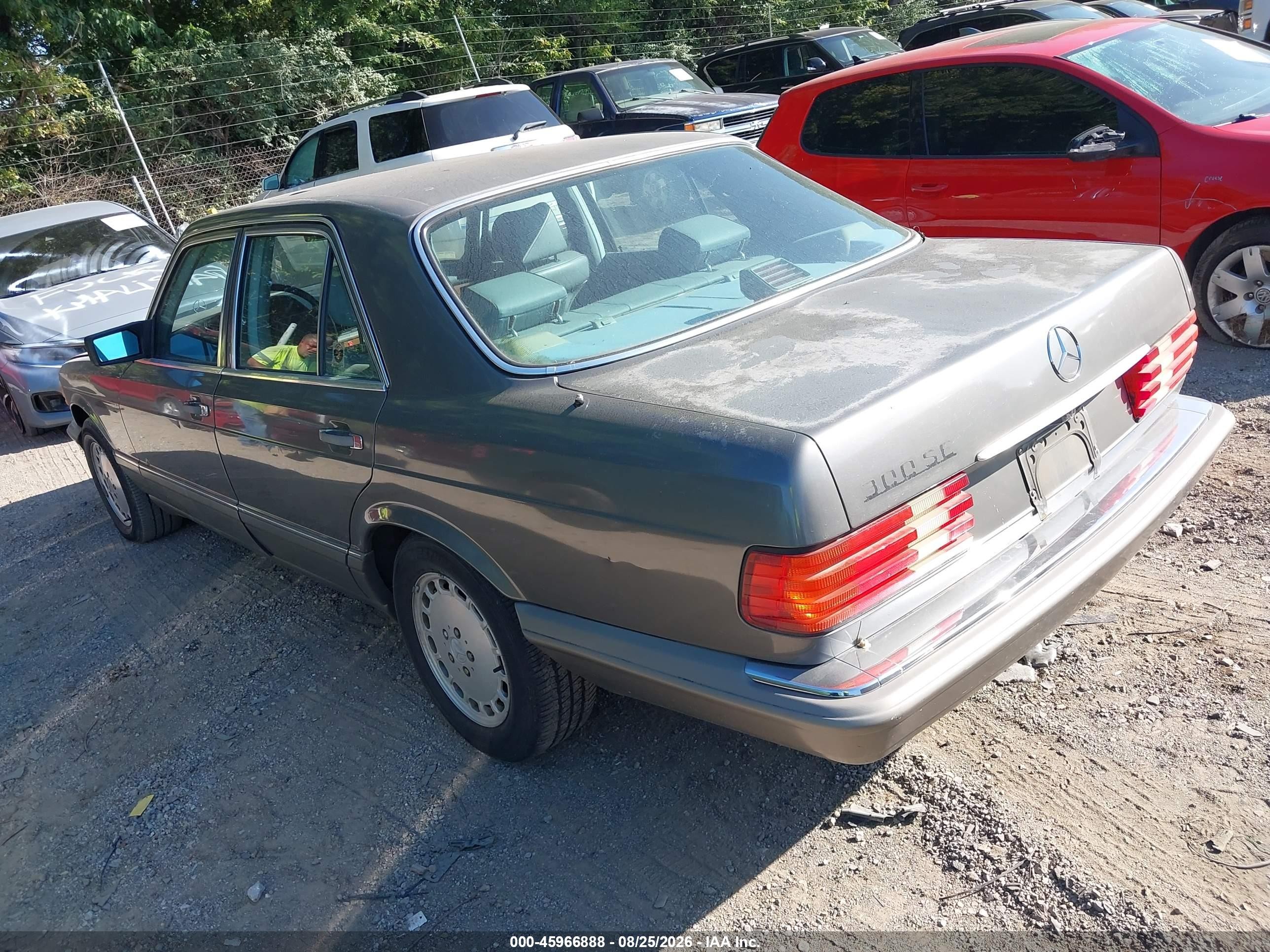 1989 Mercedes-benz 300 Se Gray vin: WDBCA24DXKA449538