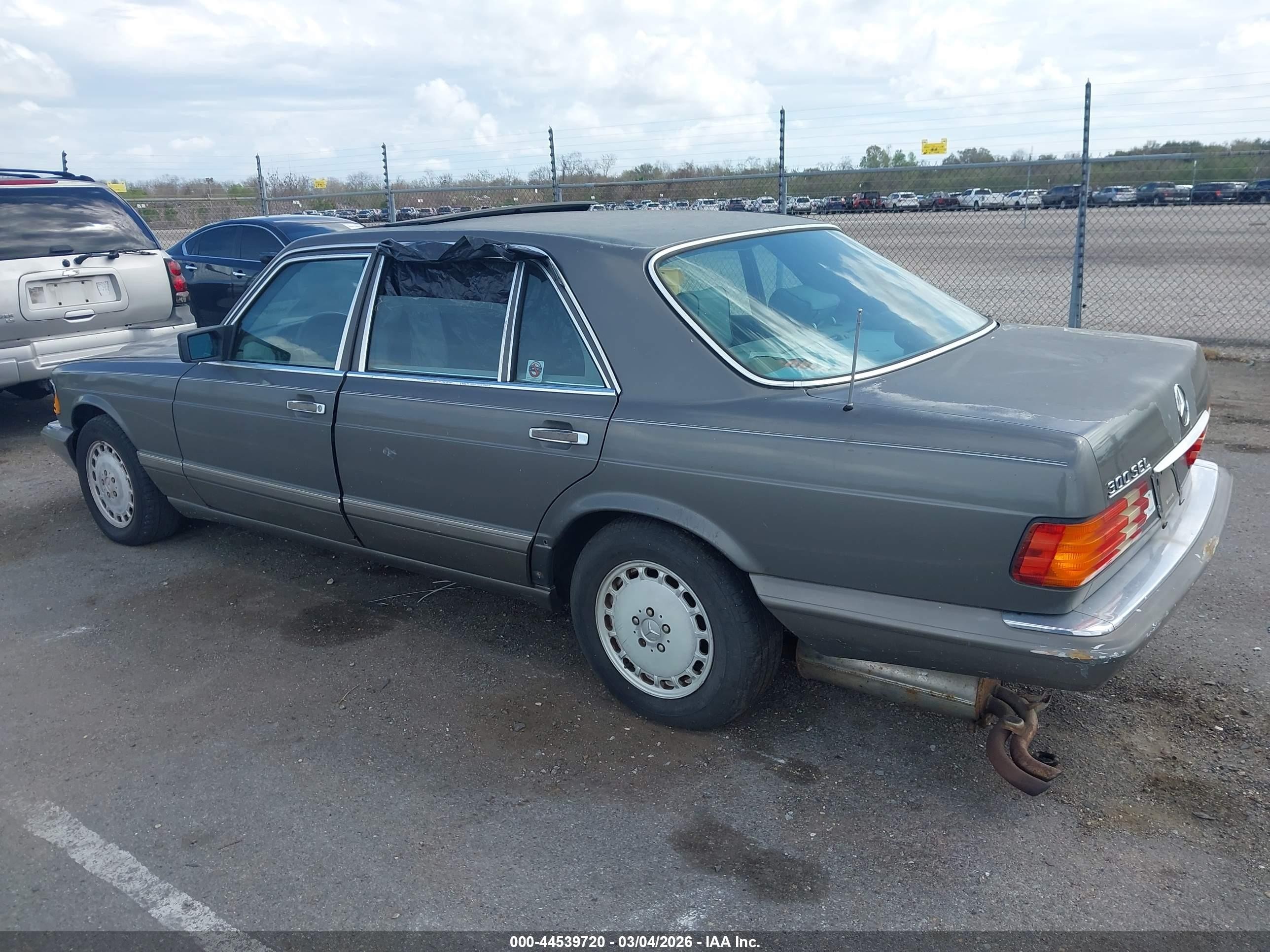 1990 Mercedes-benz 300 Sel Gray vin: WDBCA25D7LA512384