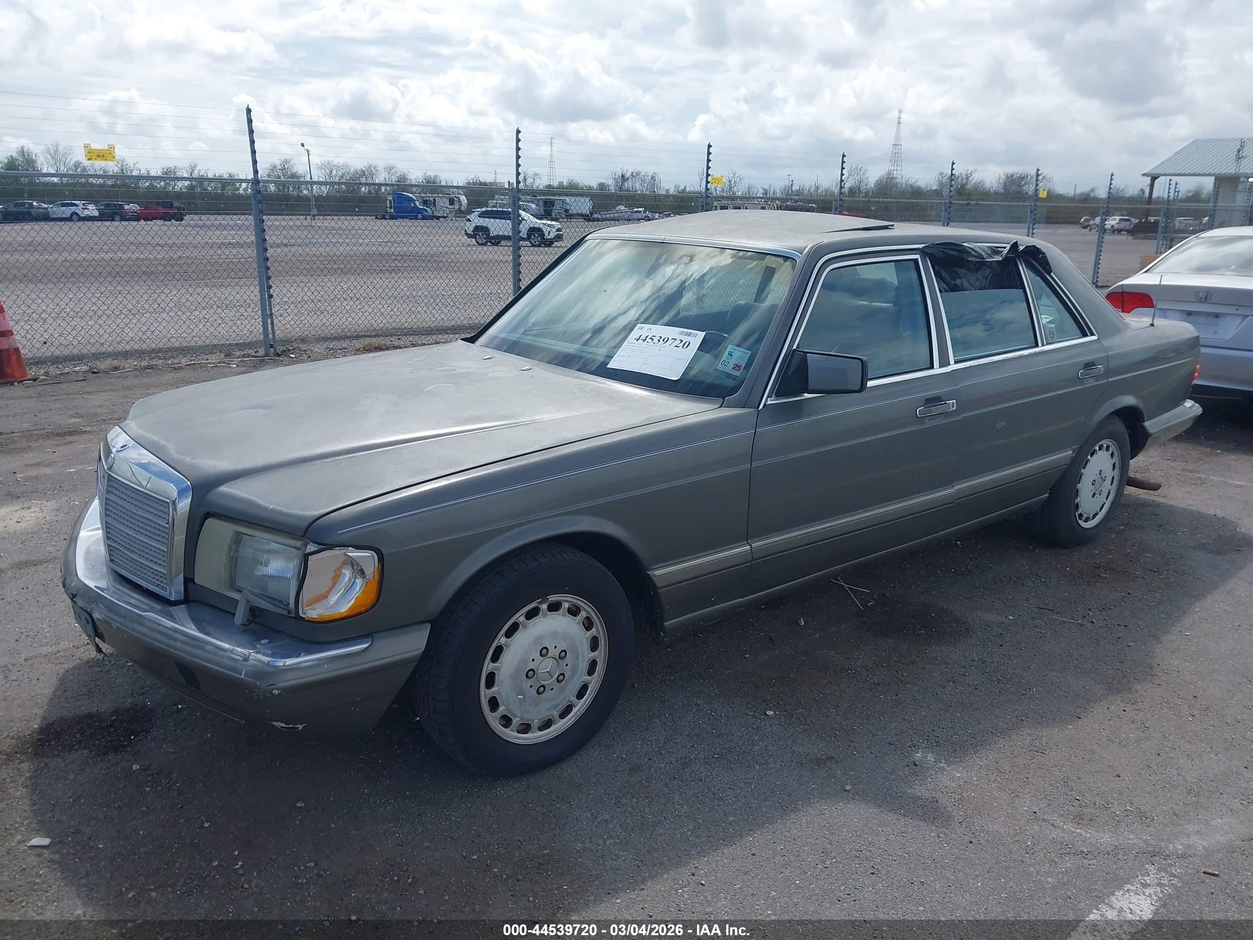 1990 Mercedes-benz 300 Sel Gray vin: WDBCA25D7LA512384