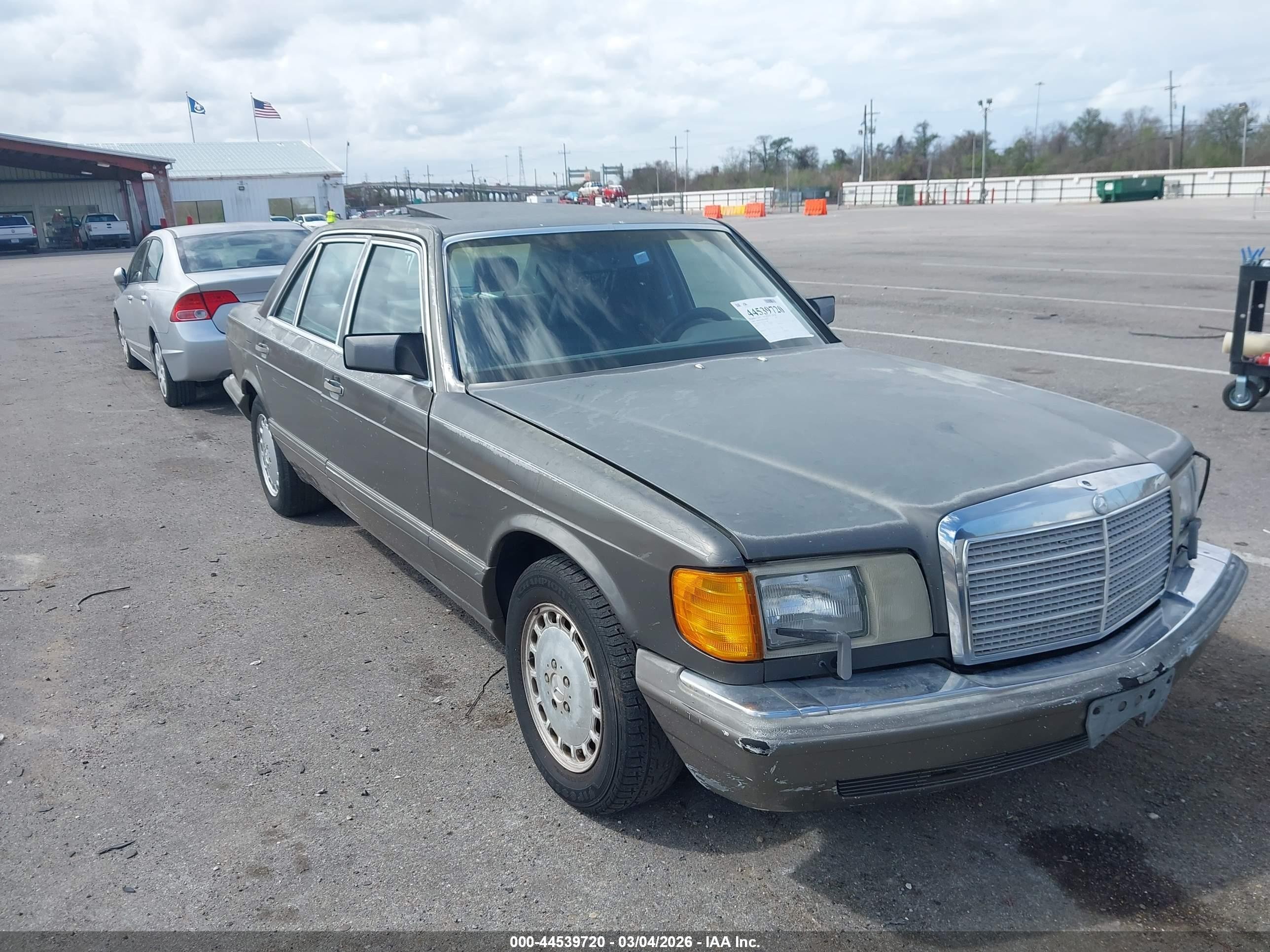 1990 Mercedes-benz 300 Sel Gray vin: WDBCA25D7LA512384