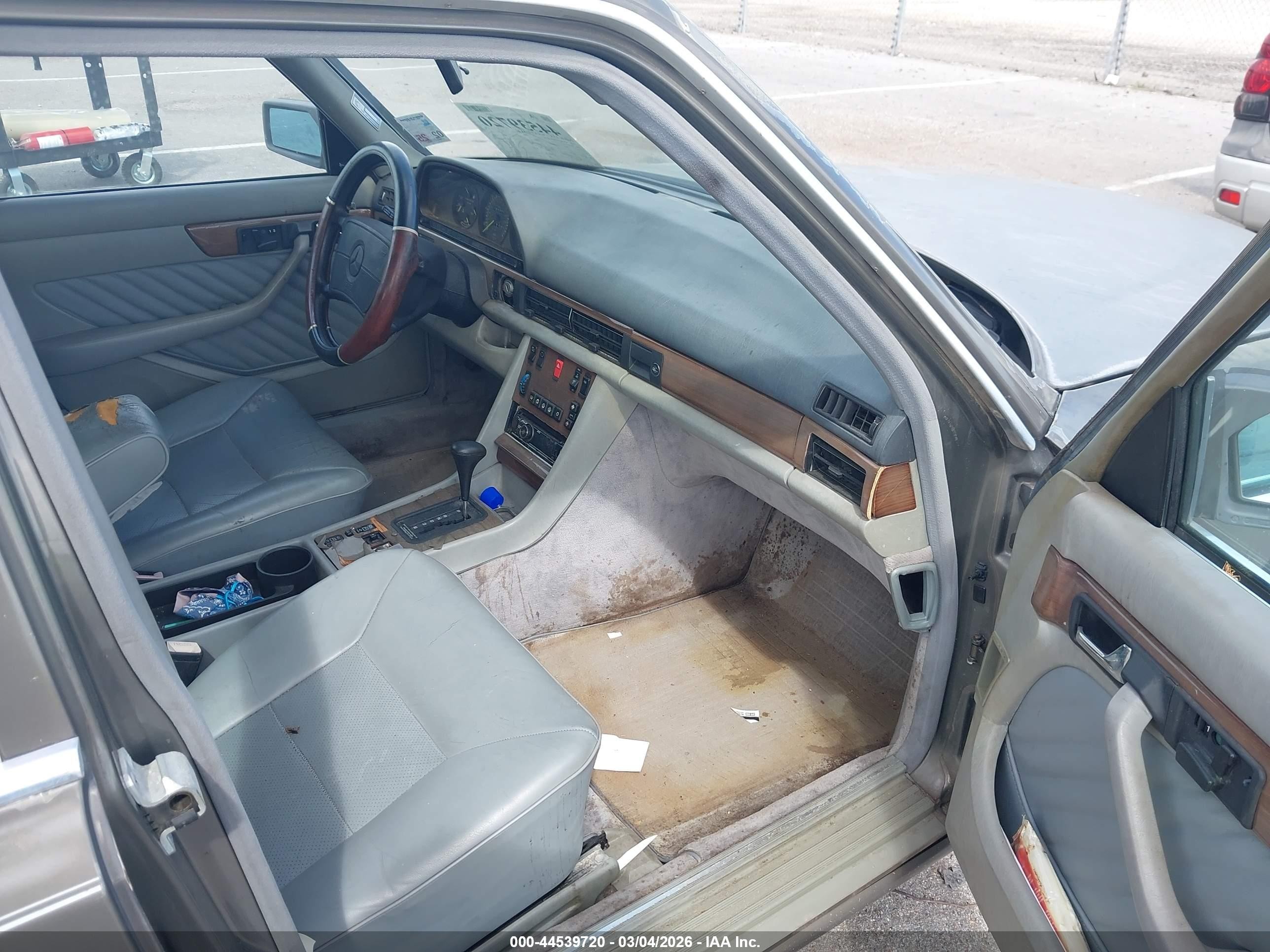 1990 Mercedes-benz 300 Sel Gray vin: WDBCA25D7LA512384