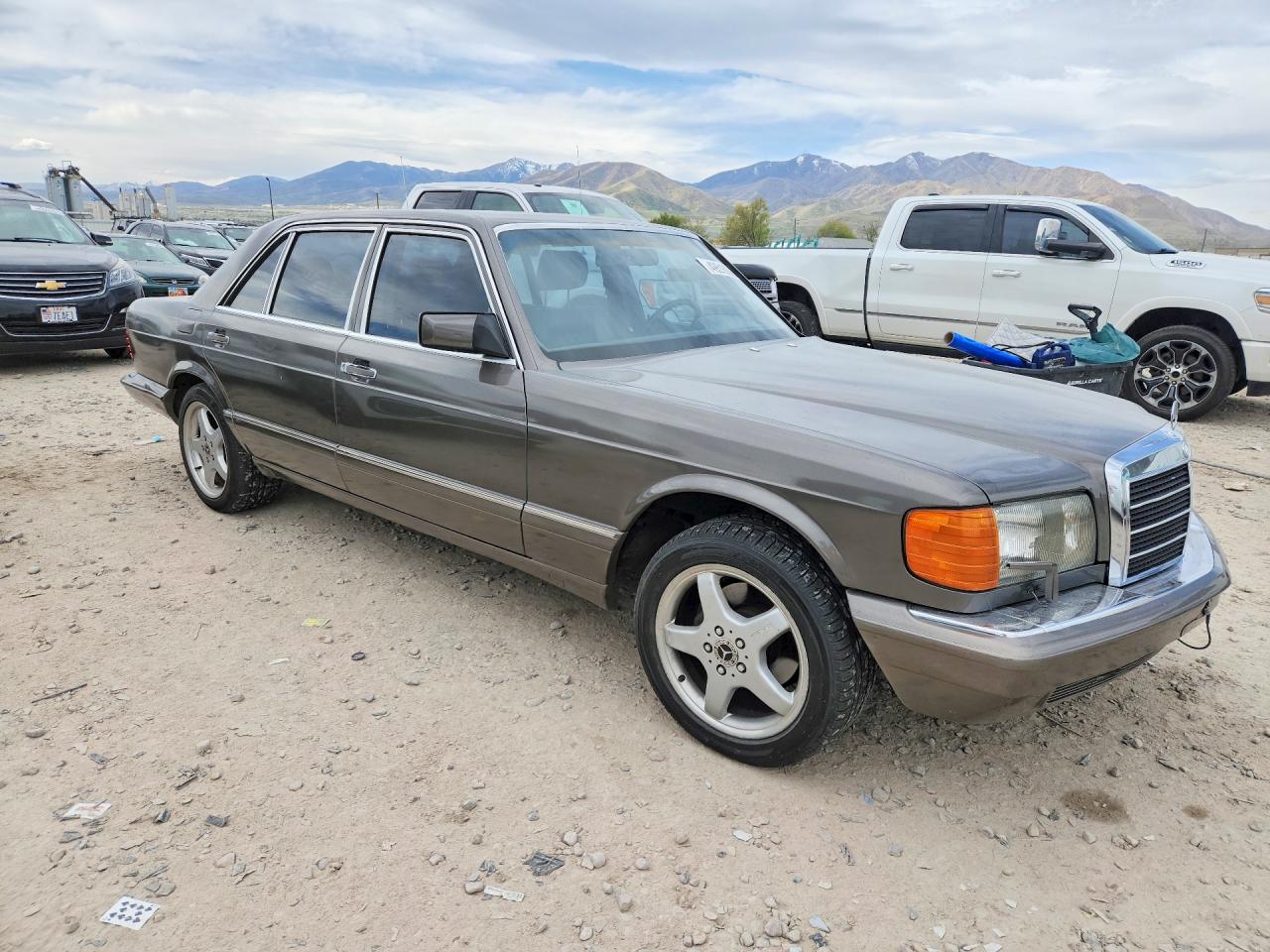1989 Mercedes-benz 300 Sel Серый vin: WDBCA25D9KA478009