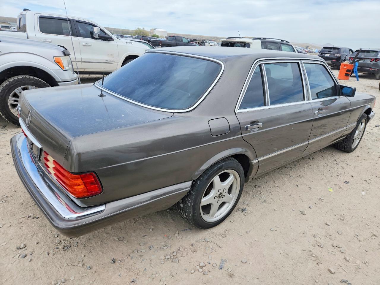 1989 Mercedes-benz 300 Sel Серый vin: WDBCA25D9KA478009