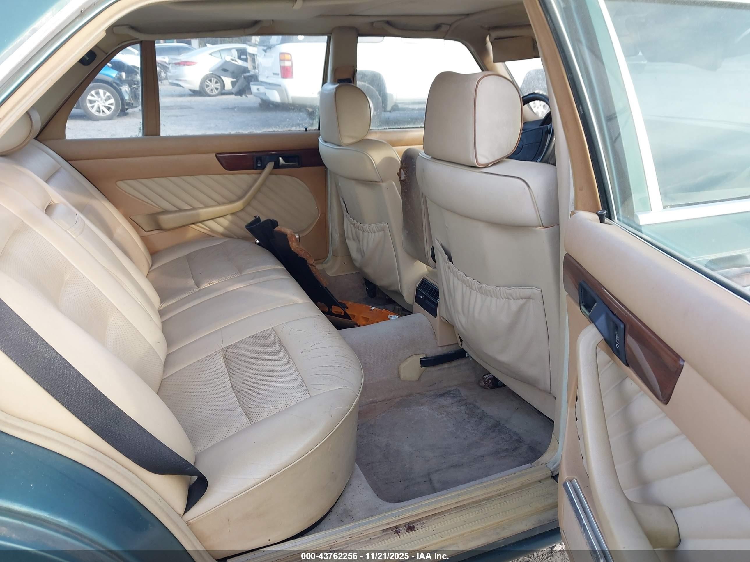 1989 Mercedes-benz 300 Sel Зеленый vin: WDBCA25E6KA457742