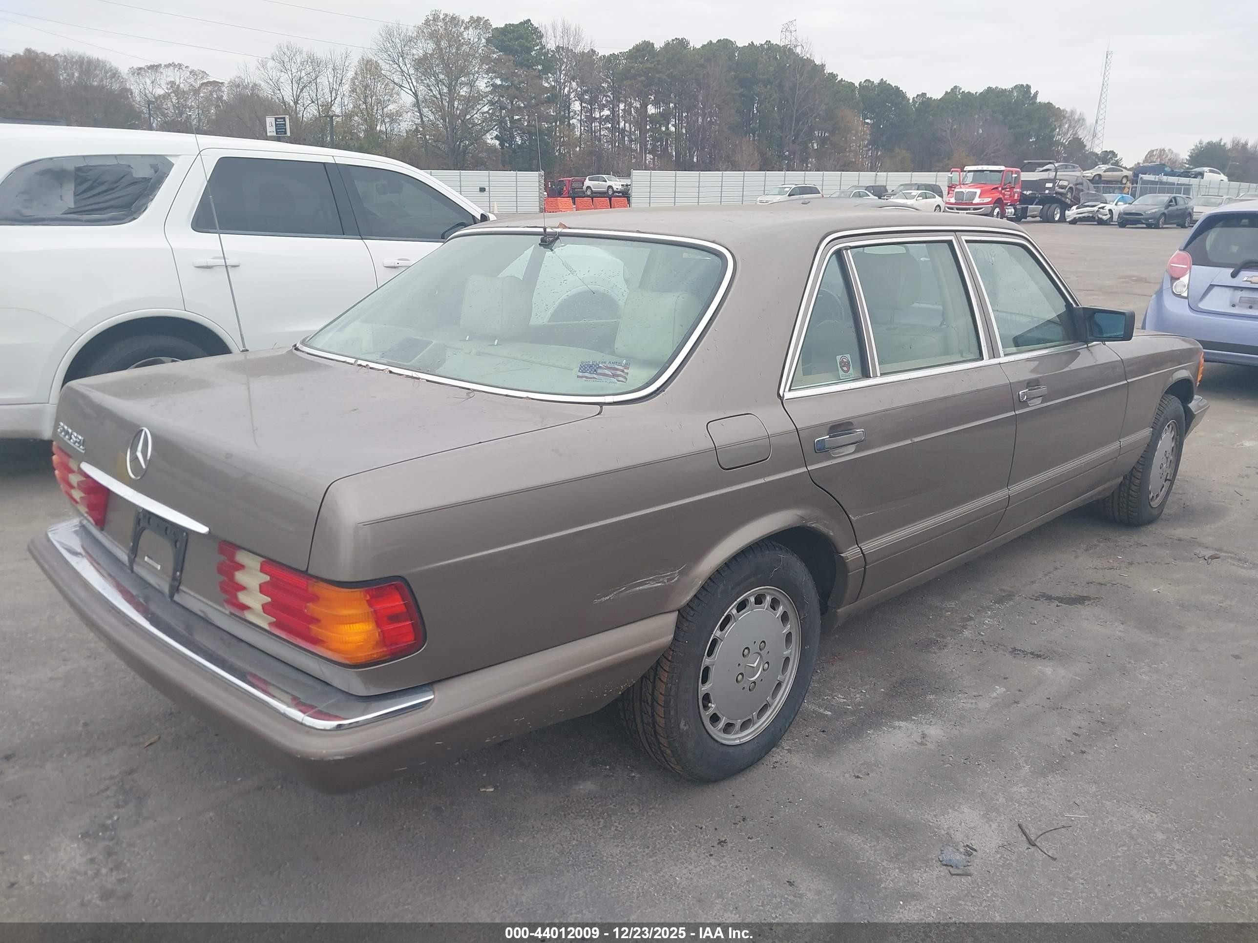 1990 Mercedes-benz 300 Sel Beige vin: WDBCA25E8LA538727