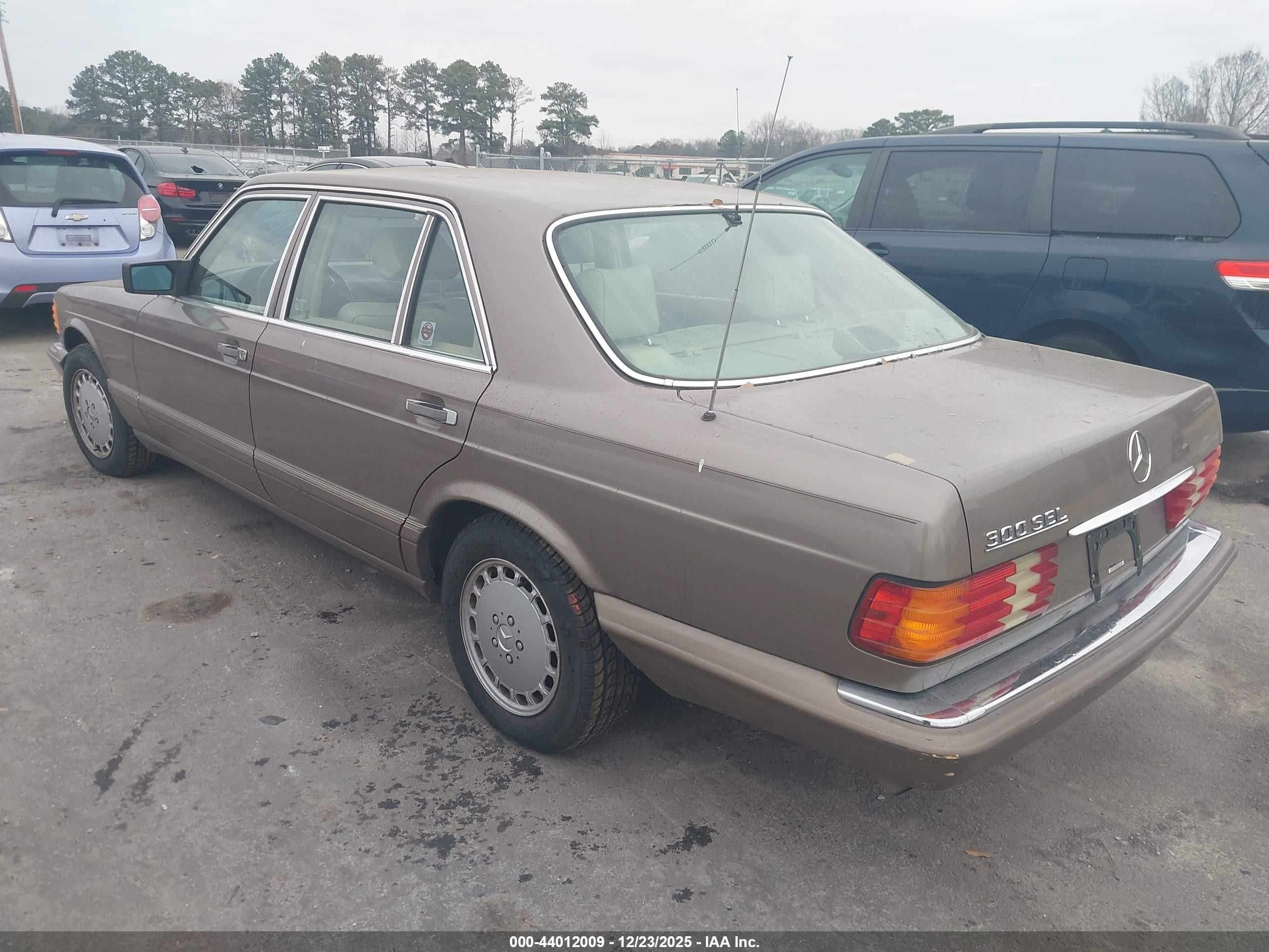 1990 Mercedes-benz 300 Sel Beige vin: WDBCA25E8LA538727