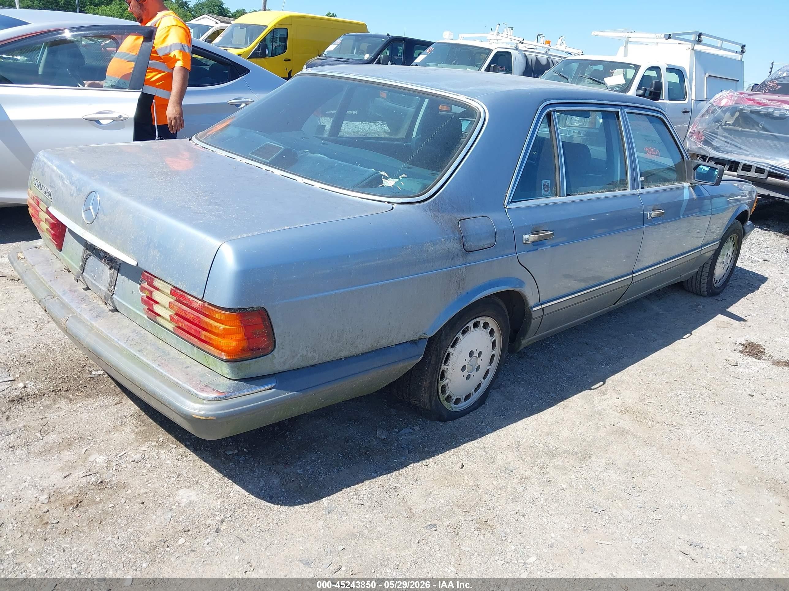1988 Mercedes-benz 560 Sel Light Blue vin: WDBCA39D2JA398744