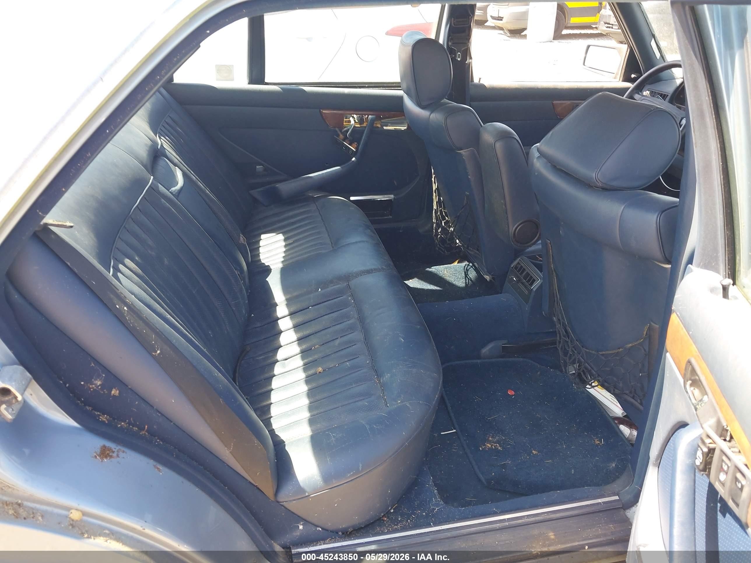 1988 Mercedes-benz 560 Sel Light Blue vin: WDBCA39D2JA398744