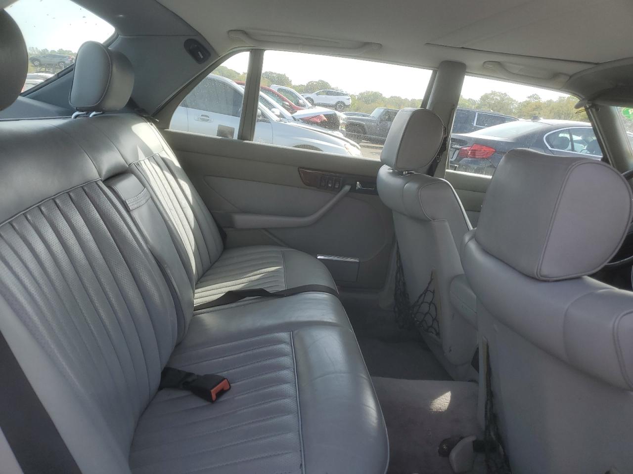 1986 Mercedes-benz 560 Sel Blue vin: WDBCA39D3GA260767