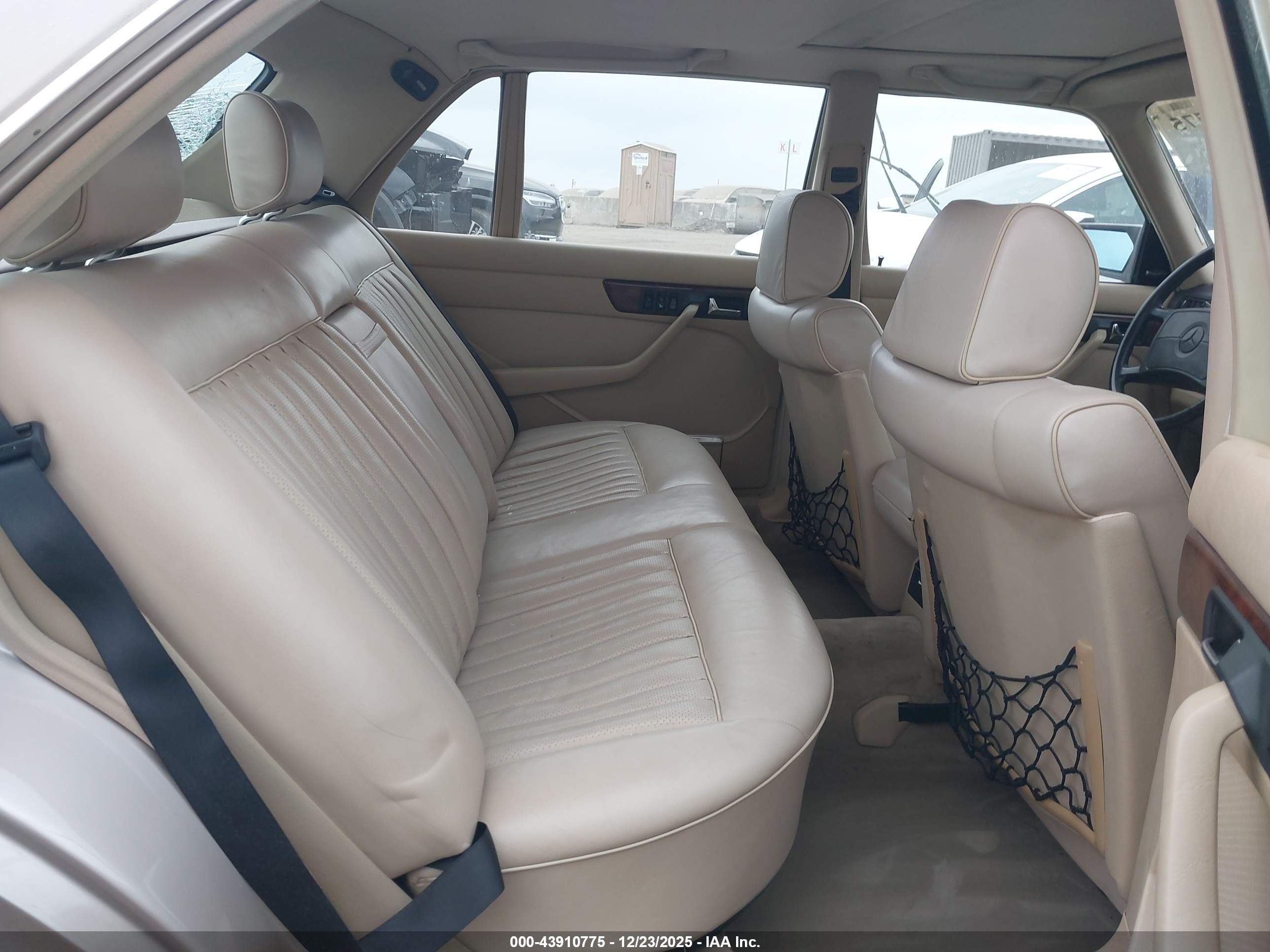 1986 Mercedes-benz 560 Sel Beige vin: WDBCA39D4GA228524