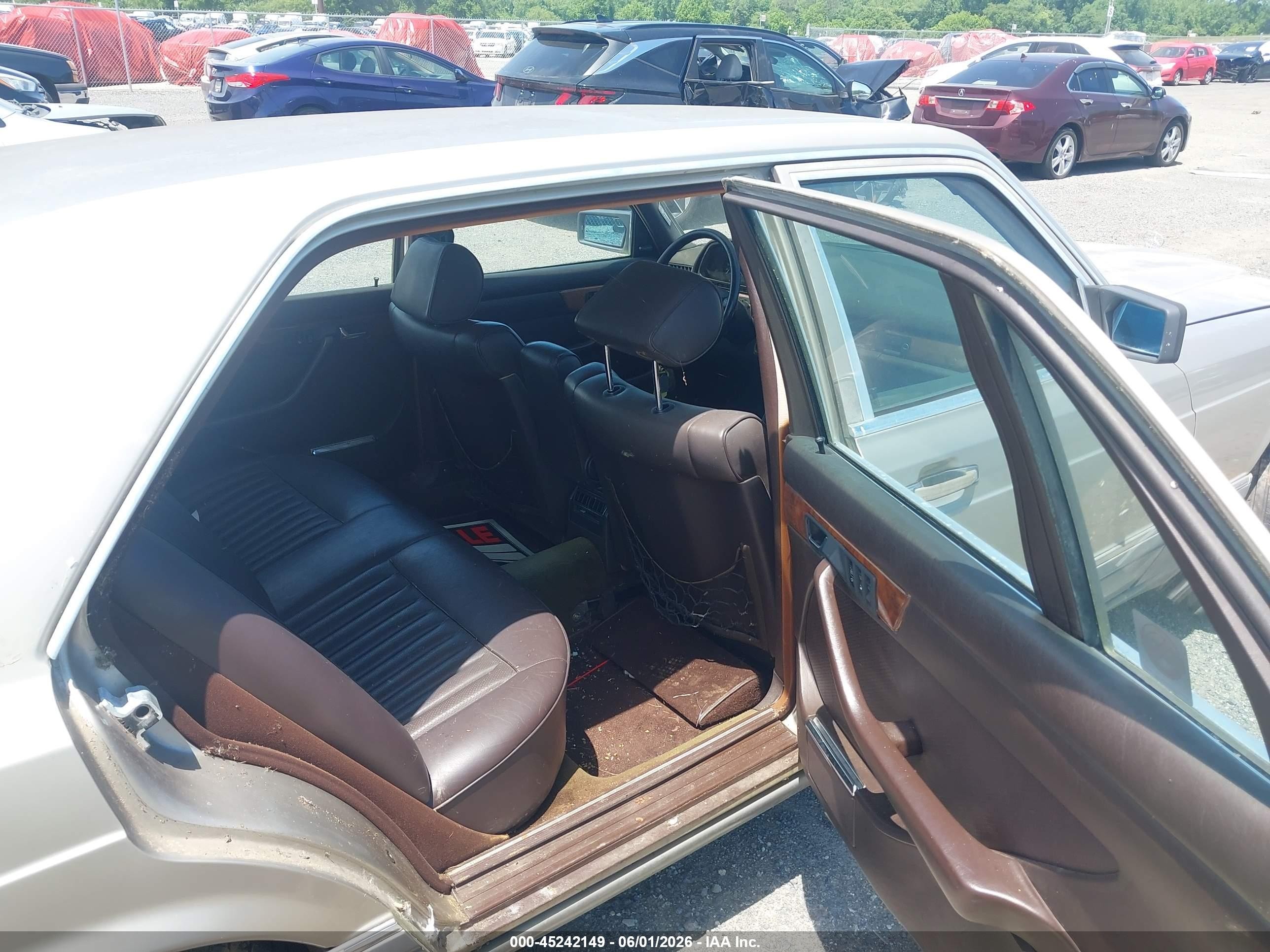 1988 Mercedes-benz 560 Sel Gold vin: WDBCA39D4JA364370