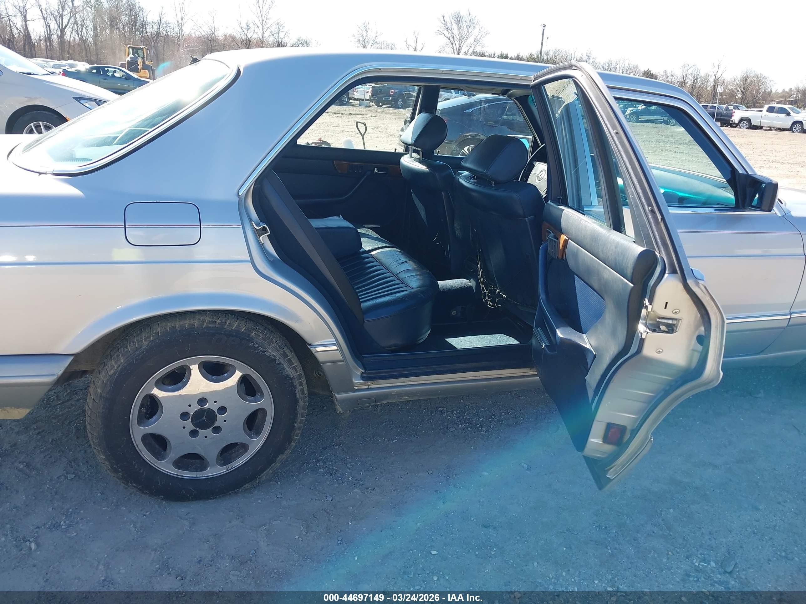 1988 Mercedes-benz 560 Sel Silver vin: WDBCA39D4JA410148