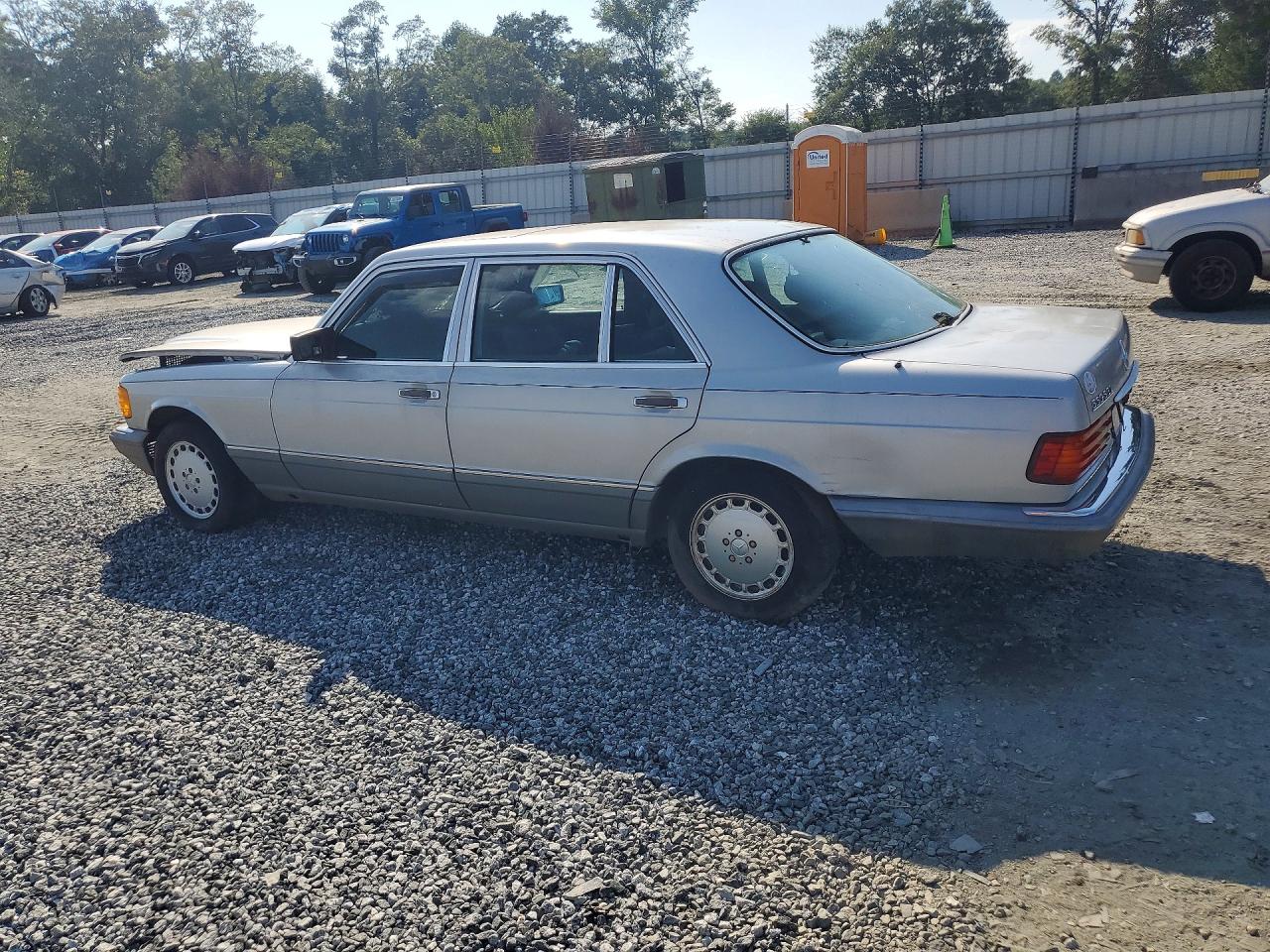 1988 Mercedes-benz 560 Sel Серебряный vin: WDBCA39D6JA372700