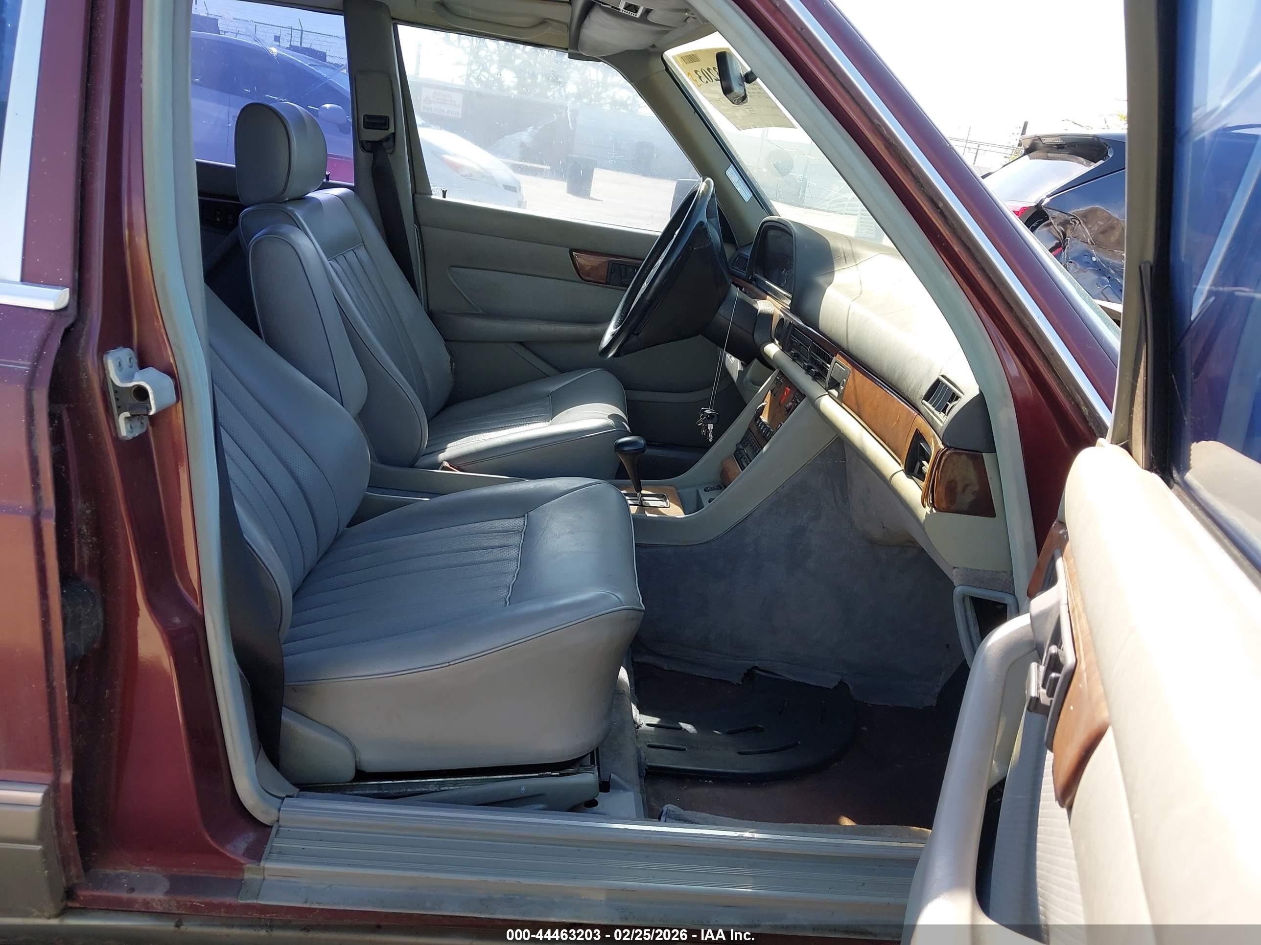 1987 Mercedes-benz 560 Sel Red vin: WDBCA39DXHA305849