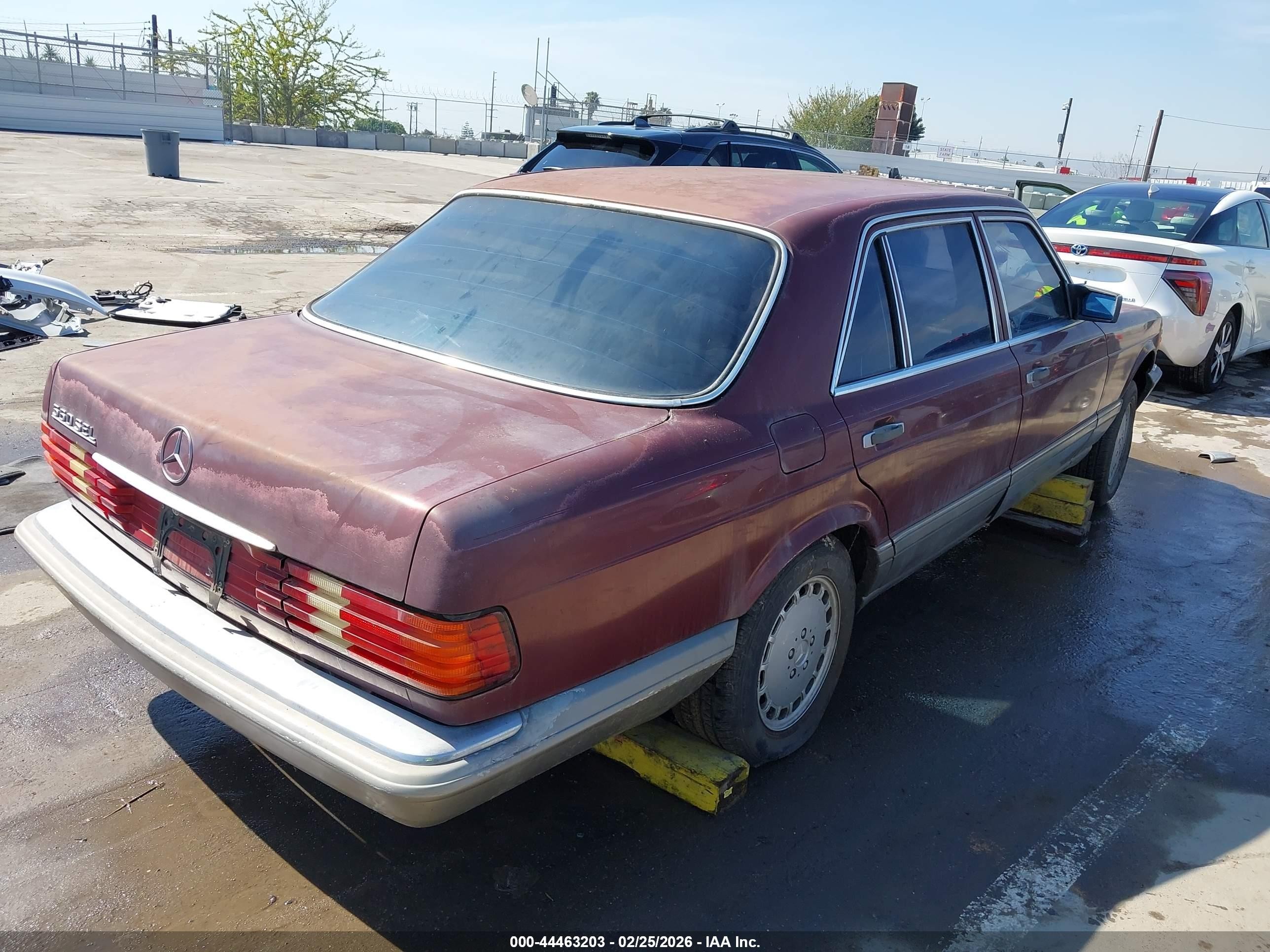 1987 Mercedes-benz 560 Sel Red vin: WDBCA39DXHA305849