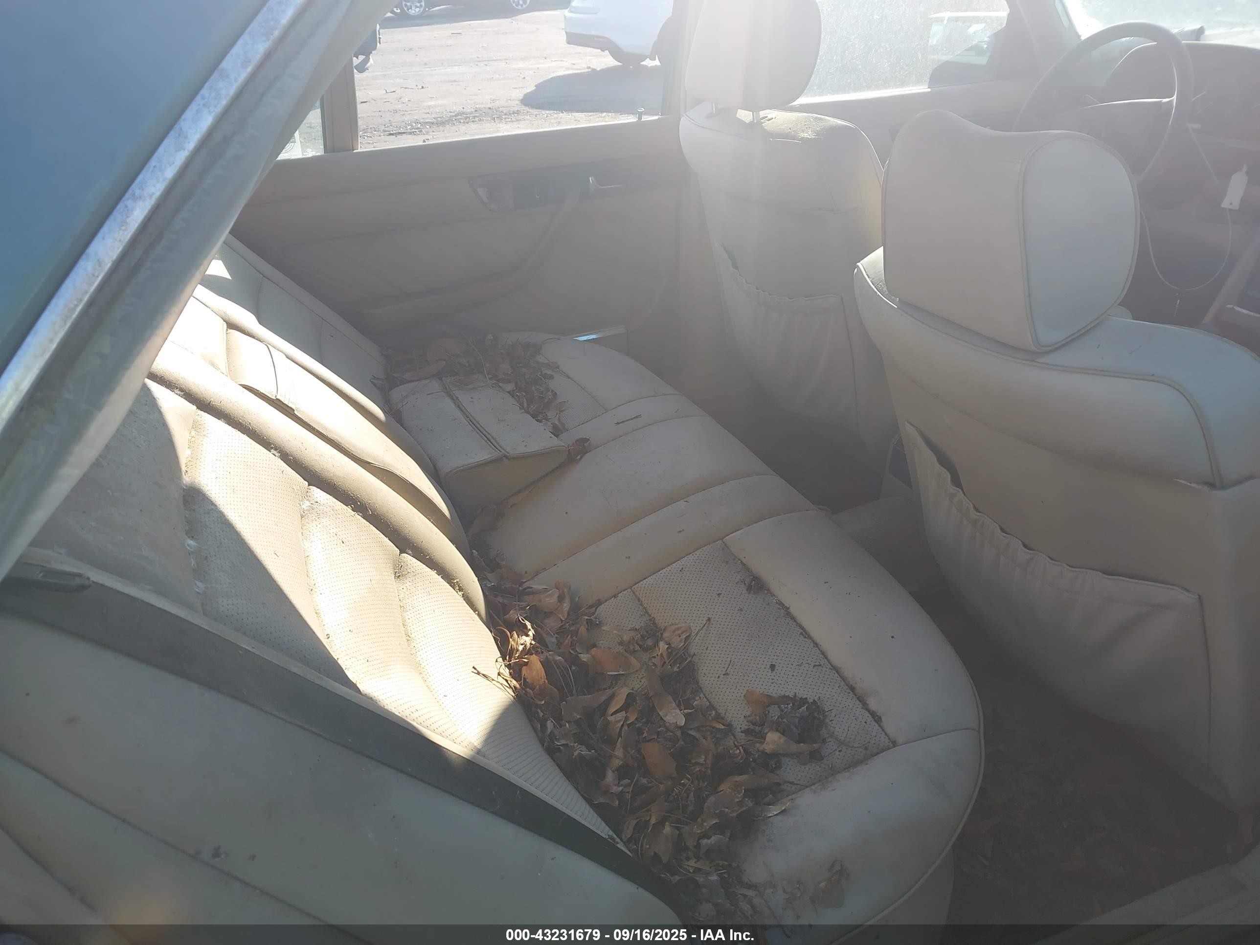 1989 Mercedes-benz 560 Sel Light Blue vin: WDBCA39E6KA462035