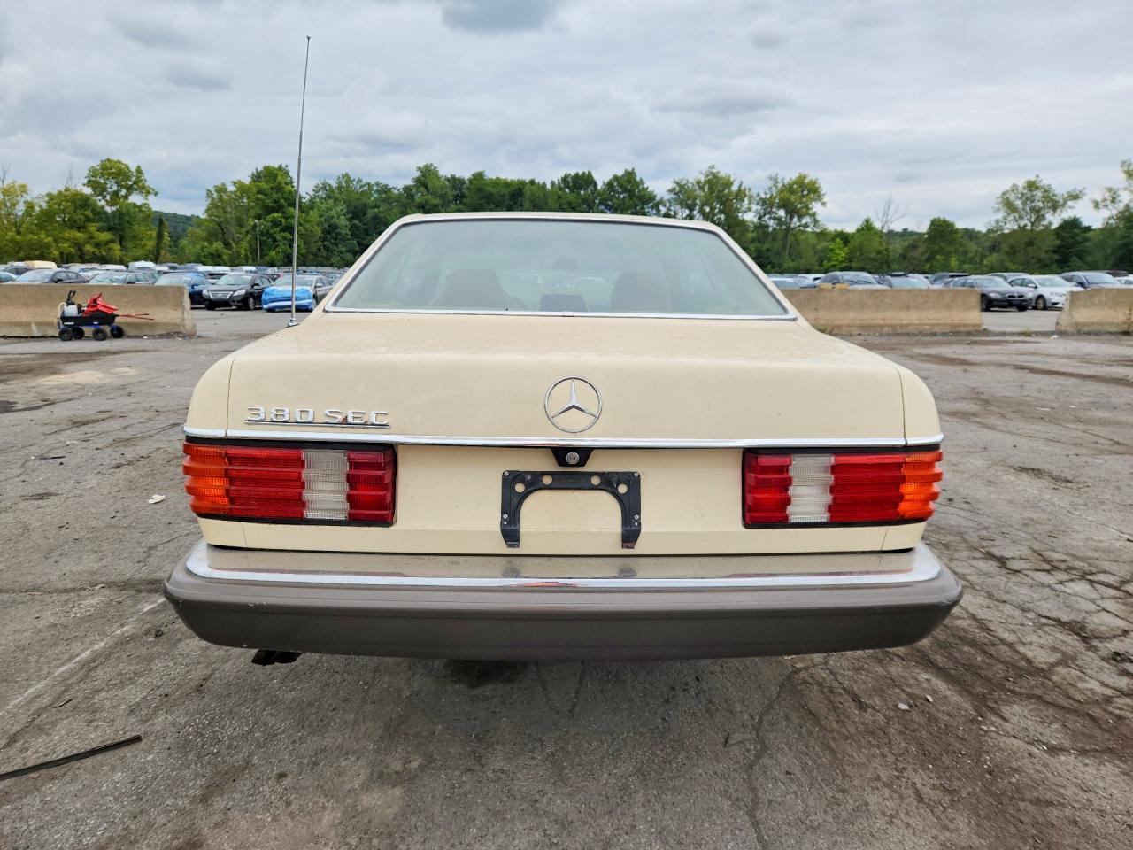 1982 Mercedes-benz 380 Sec Cream vin: WDBCA43A6CB003188