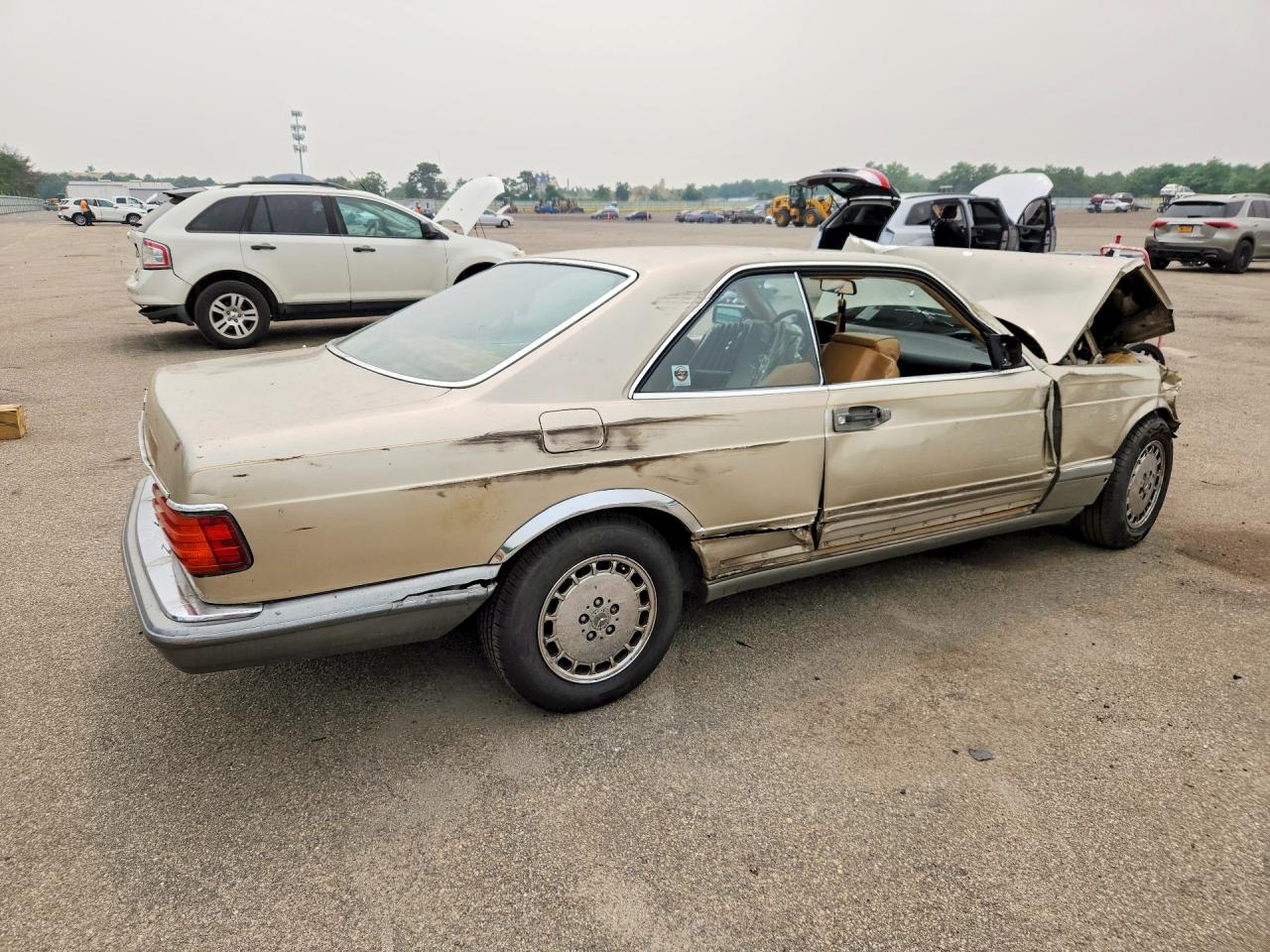 1988 Mercedes-benz 560 Sec Gold vin: WDBCA45D0JA394509