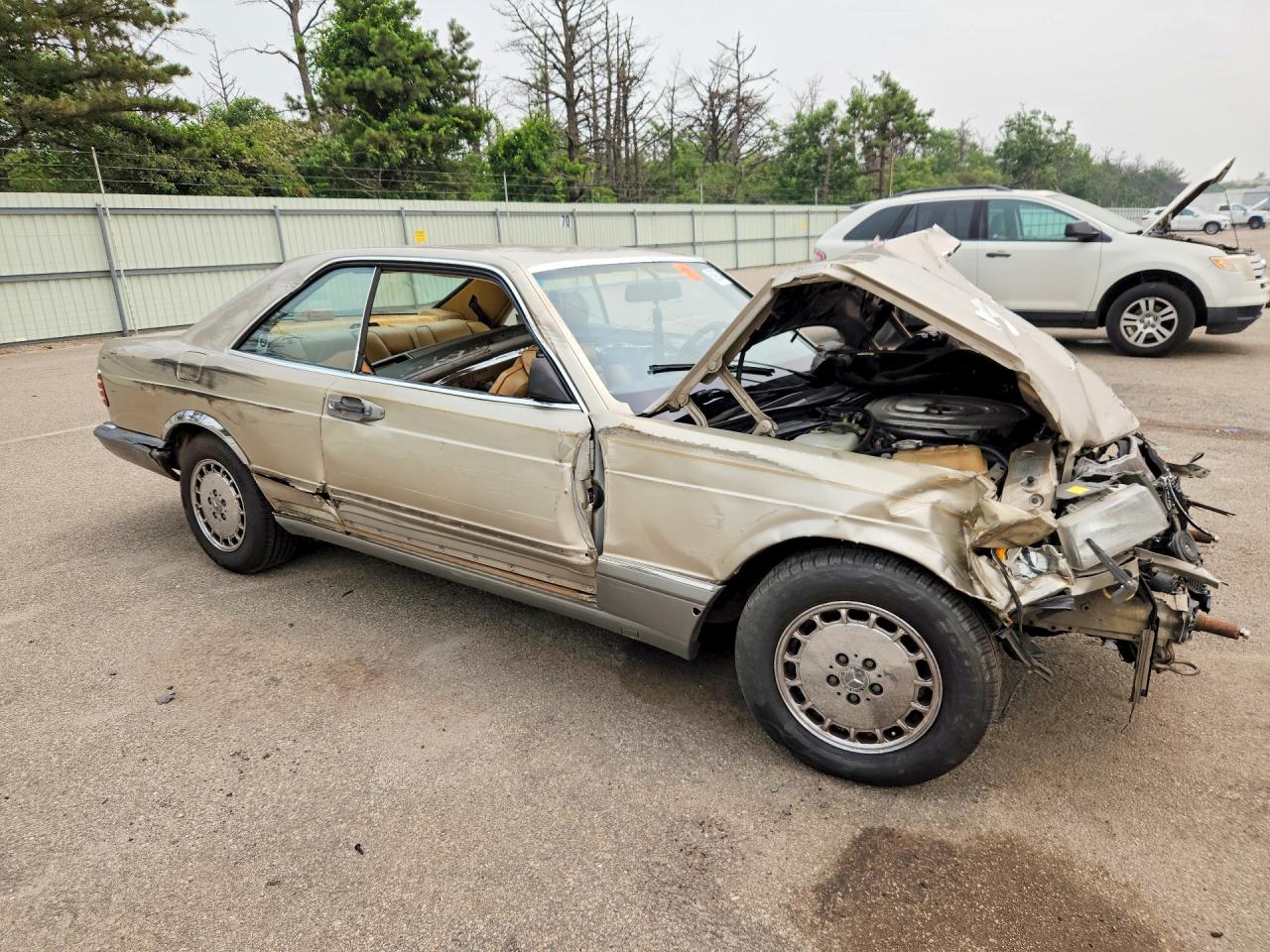 1988 Mercedes-benz 560 Sec Gold vin: WDBCA45D0JA394509