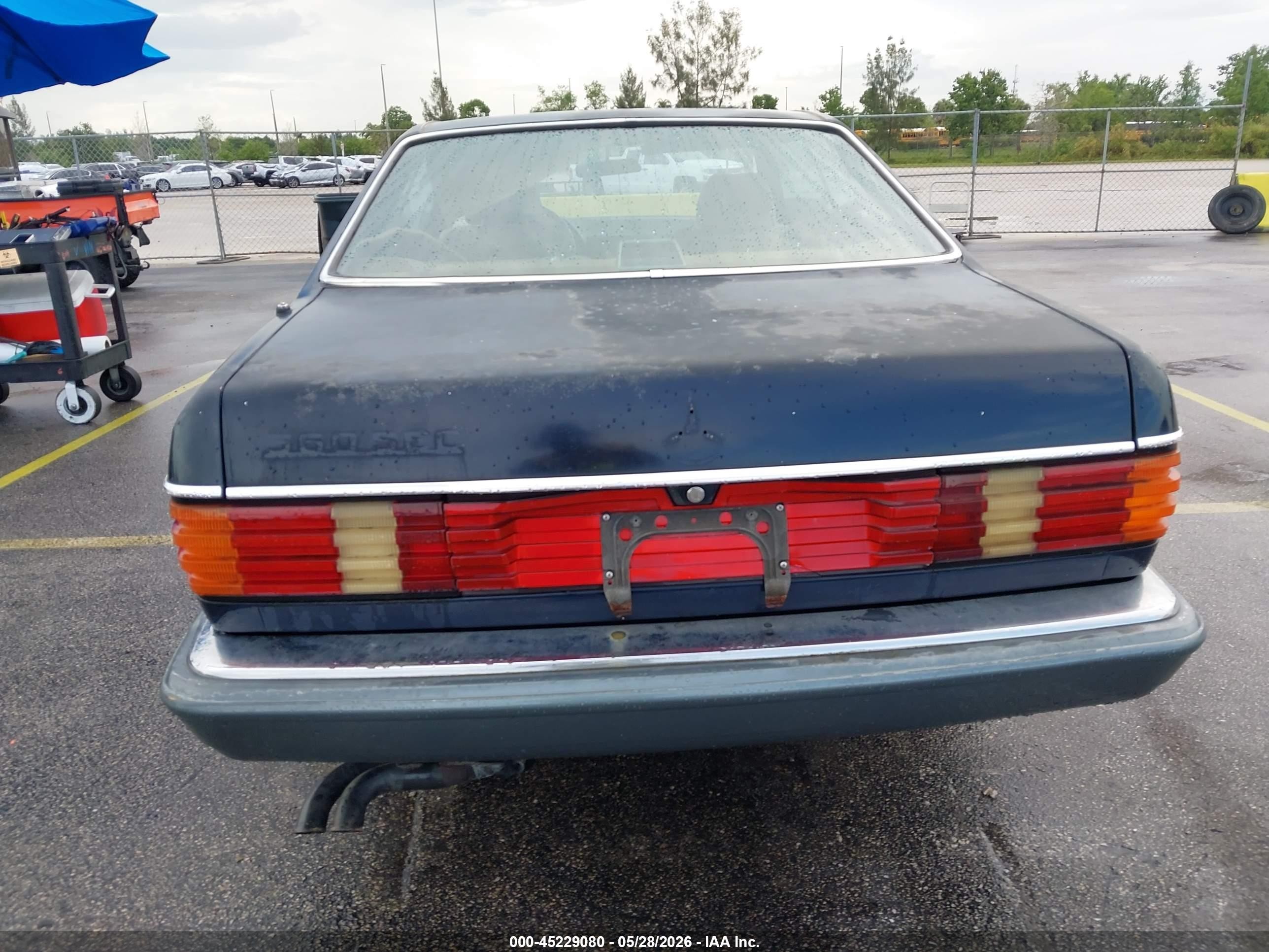 1986 Mercedes-benz 560 Sec Blue vin: WDBCA45D4GA232830
