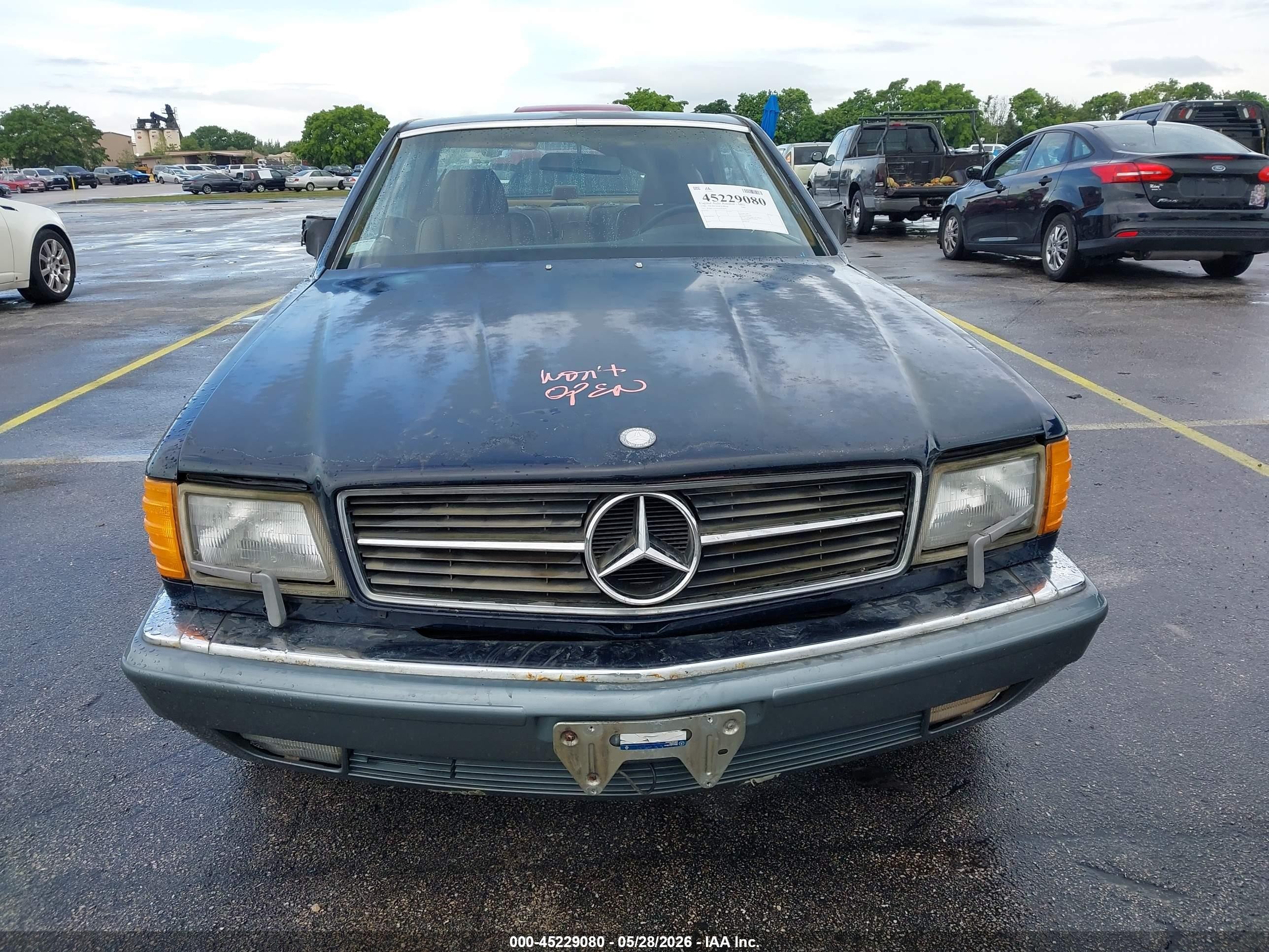 1986 Mercedes-benz 560 Sec Blue vin: WDBCA45D4GA232830