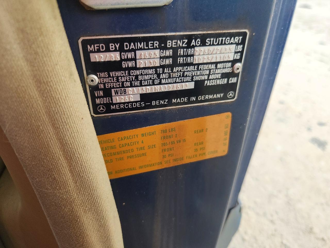 1987 Mercedes-benz 560 Sec Blue vin: WDBCA45D4HA304613