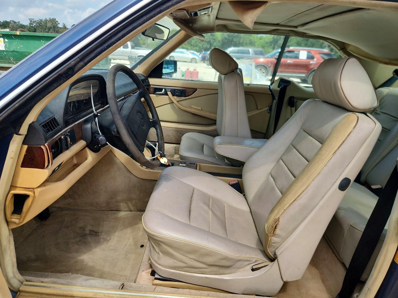 1987 Mercedes-benz 560 Sec Blue vin: WDBCA45D4HA304613