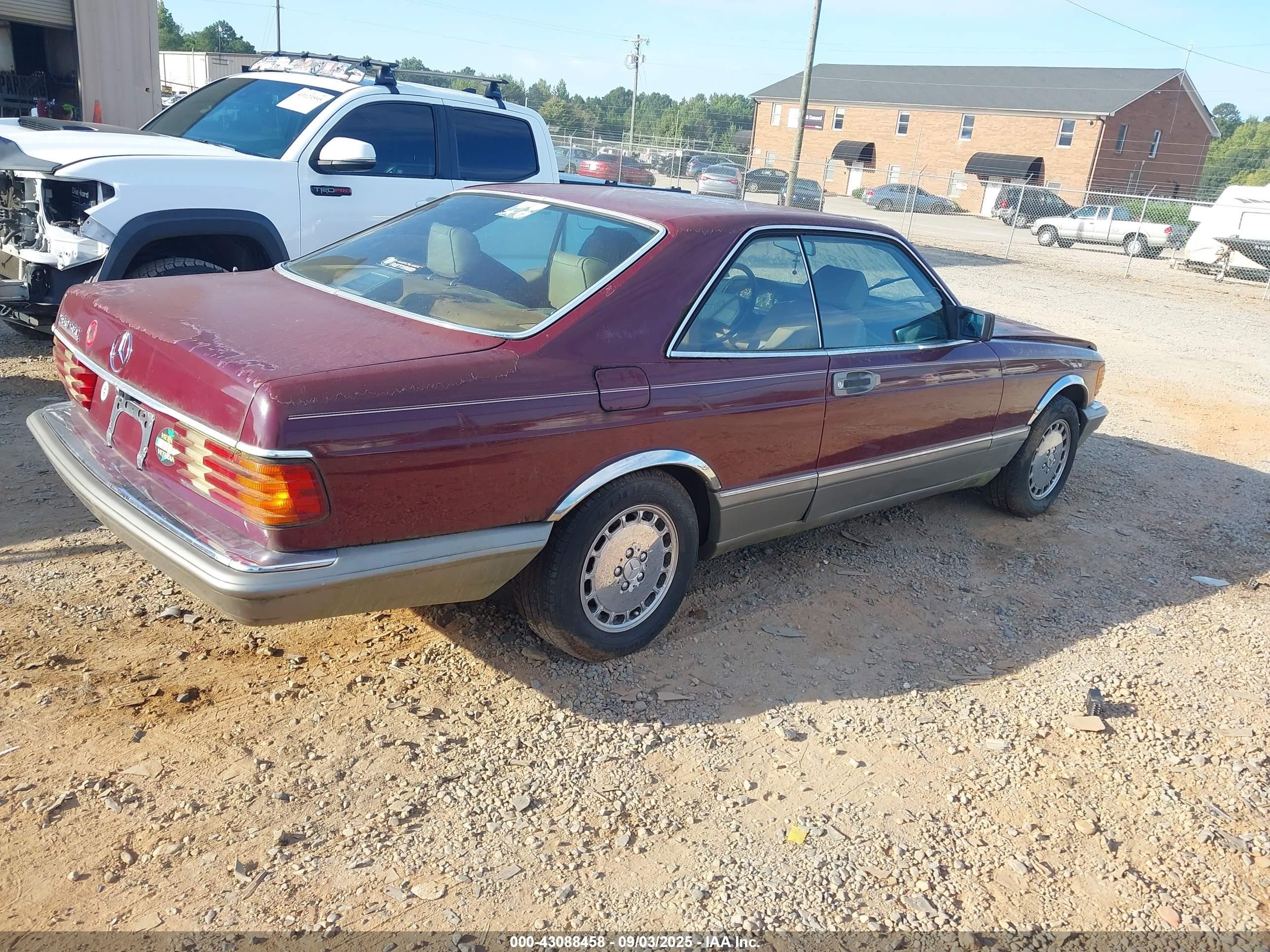 1986 Mercedes-benz 560 Sec Красный vin: WDBCA45D5GA200646