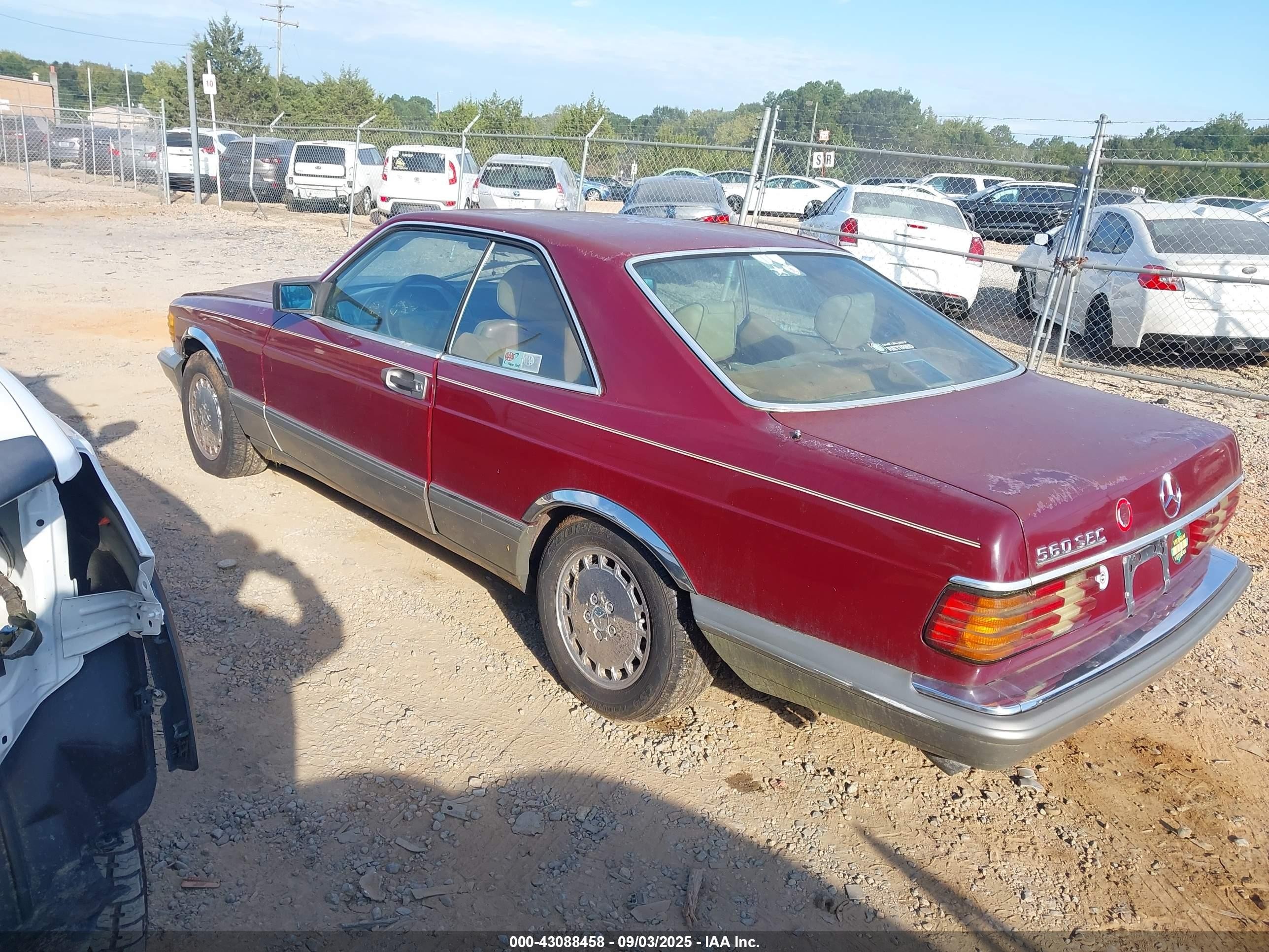 1986 Mercedes-benz 560 Sec Красный vin: WDBCA45D5GA200646
