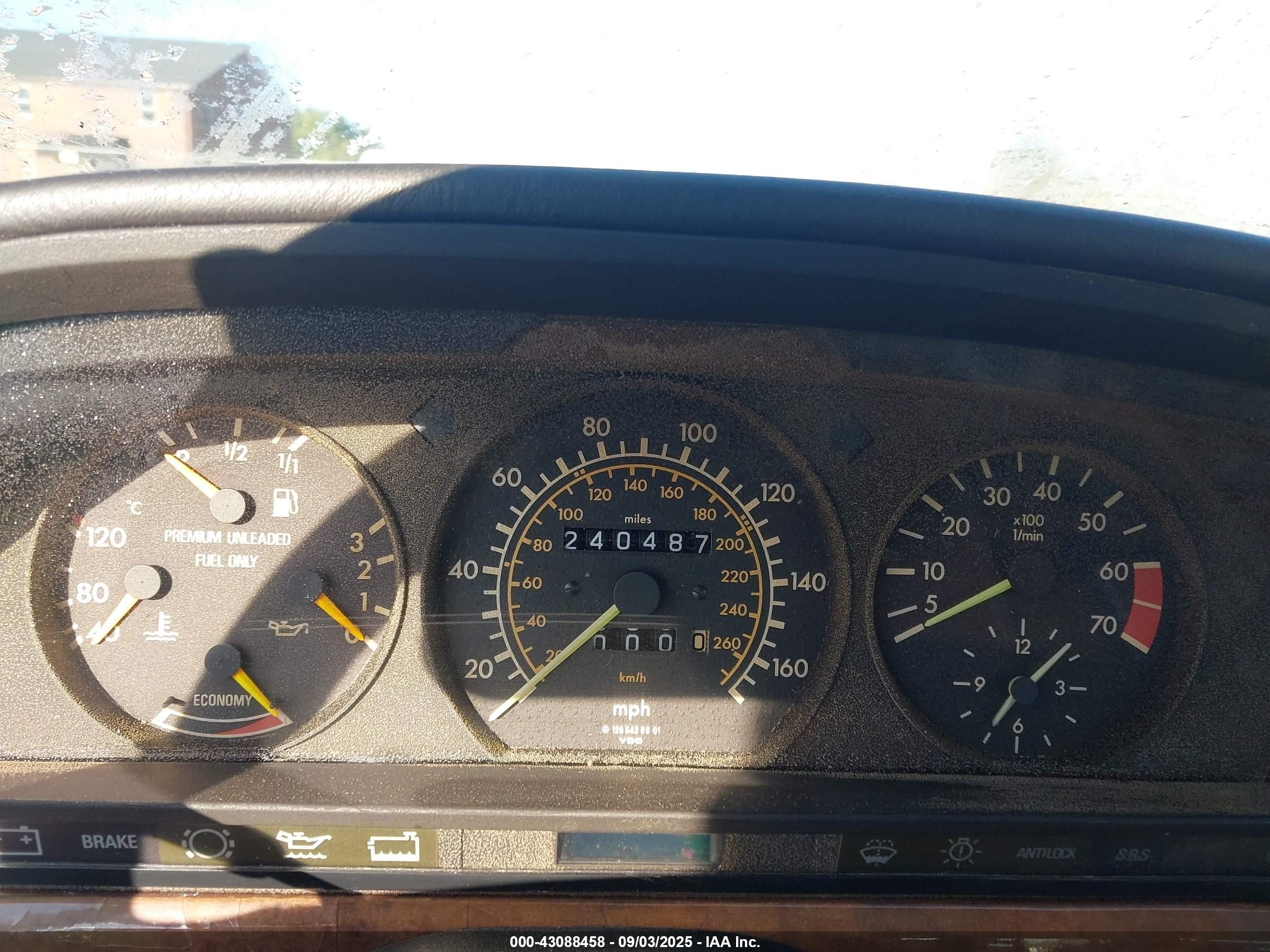 1986 Mercedes-benz 560 Sec Красный vin: WDBCA45D5GA200646