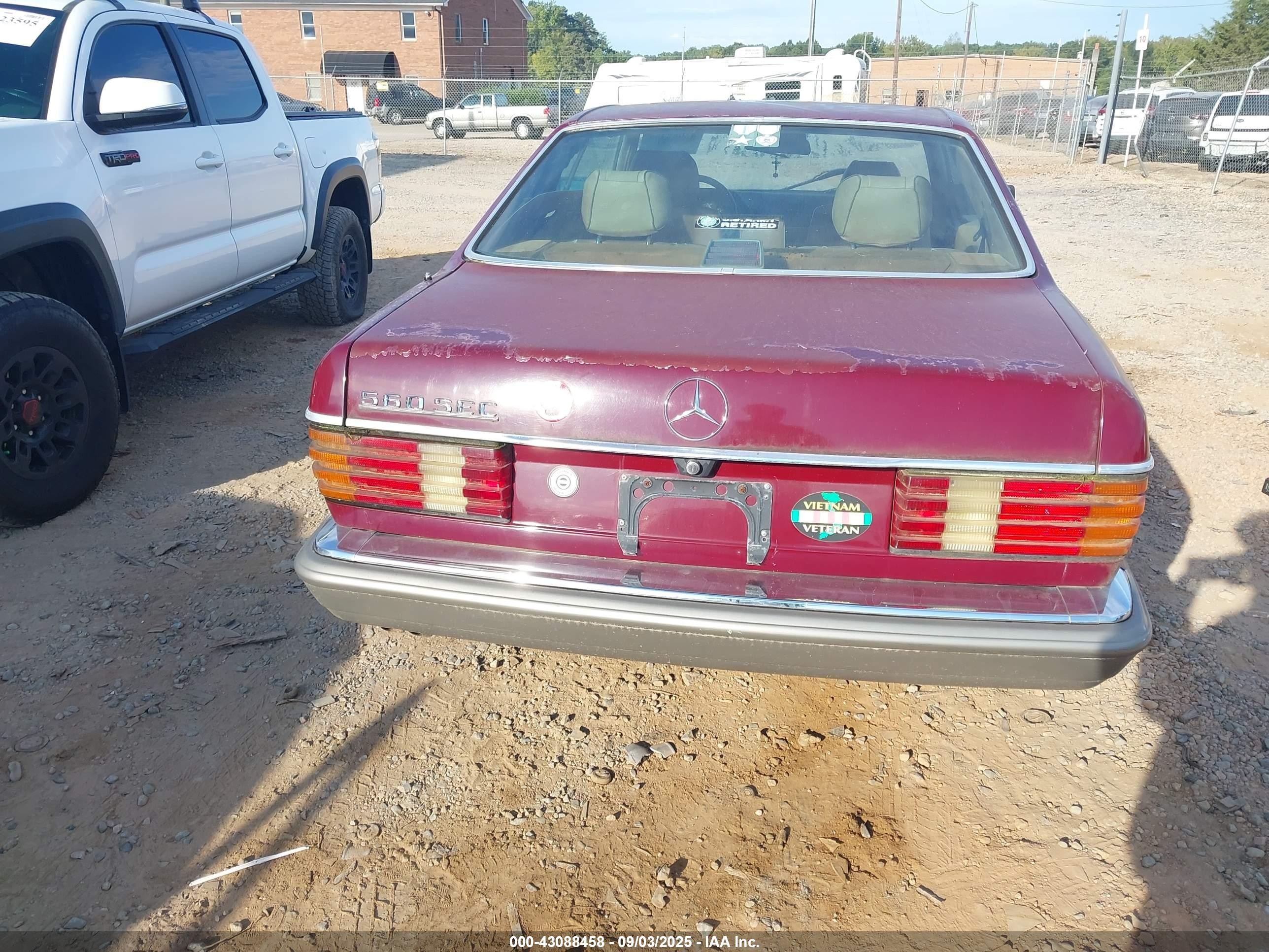1986 Mercedes-benz 560 Sec Красный vin: WDBCA45D5GA200646