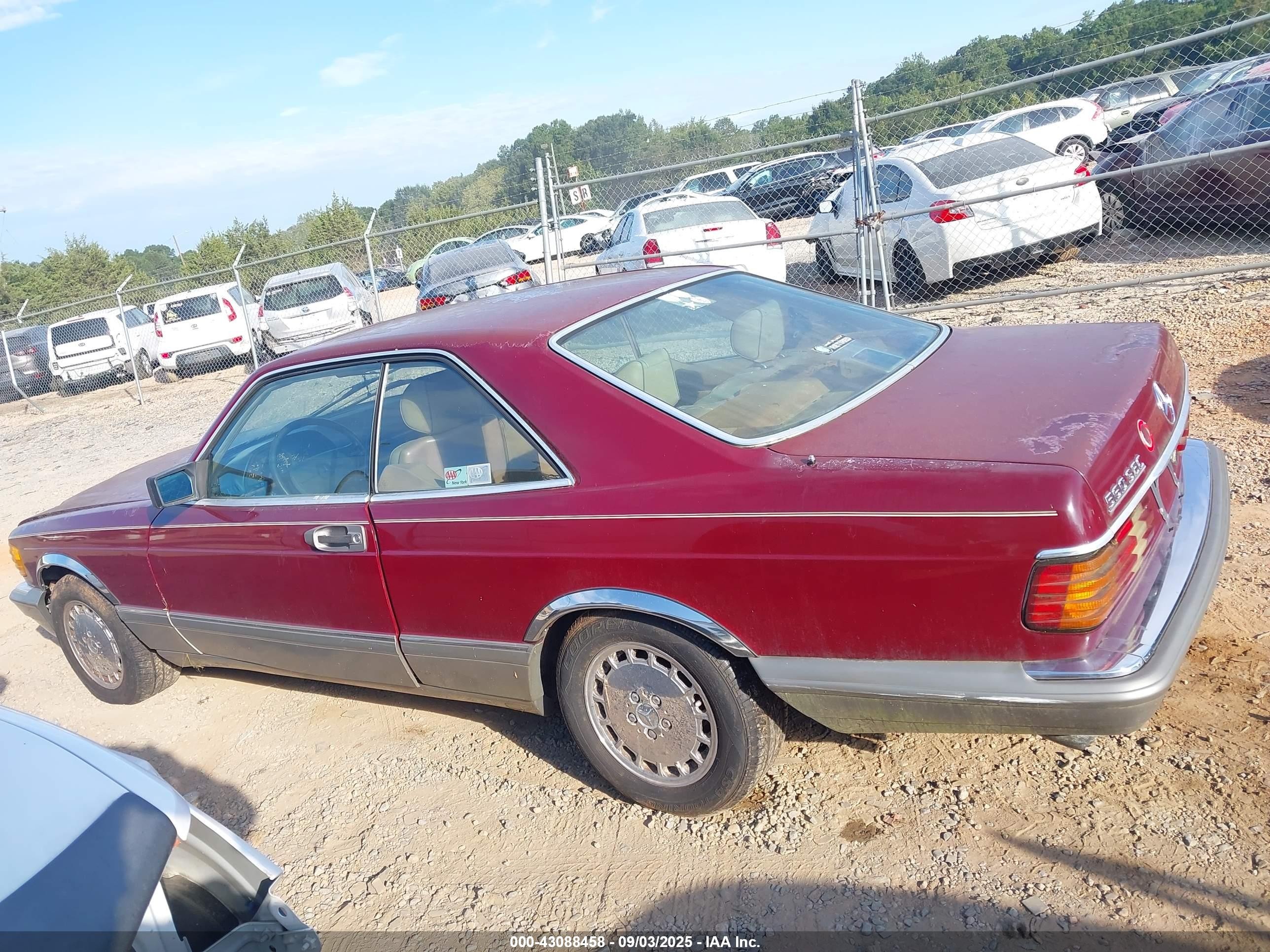 1986 Mercedes-benz 560 Sec Красный vin: WDBCA45D5GA200646
