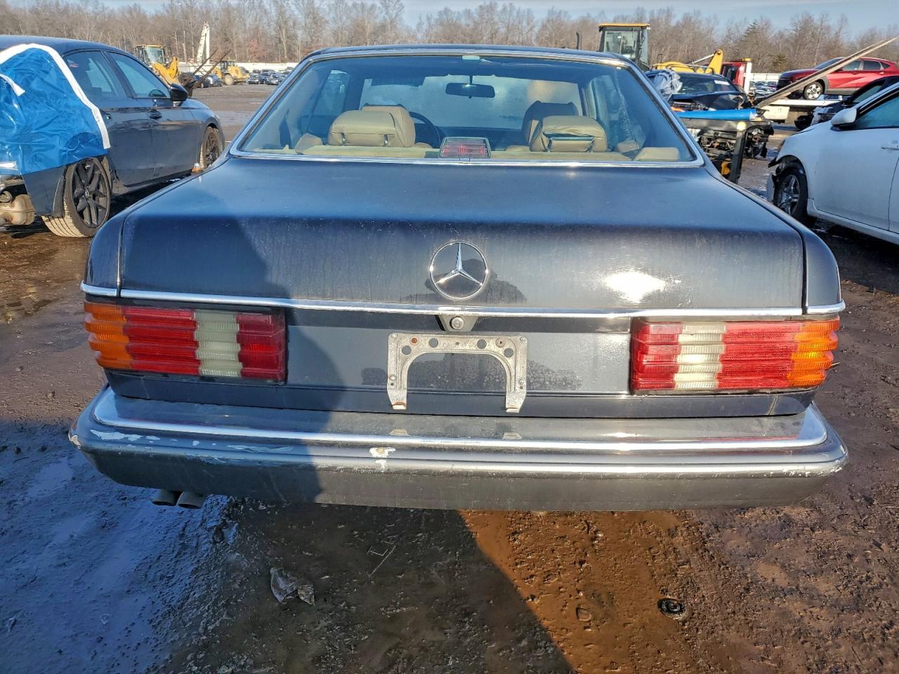 1988 Mercedes-benz 560 Sec Blue vin: WDBCA45D7JA367033