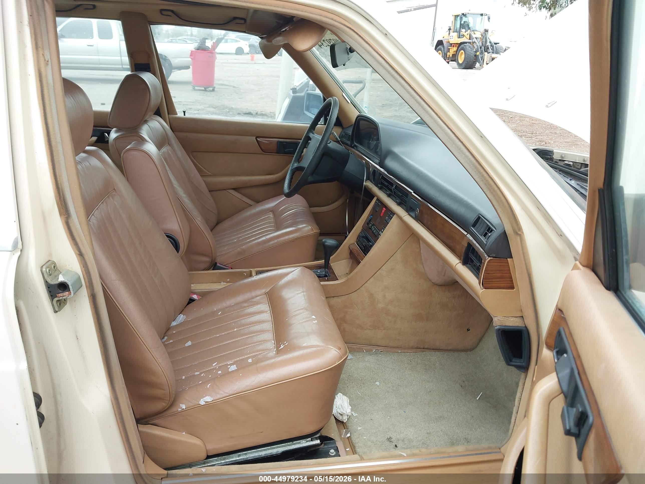 1982 Mercedes-benz 300 Sd Cream vin: WDBCB20A0CB021742