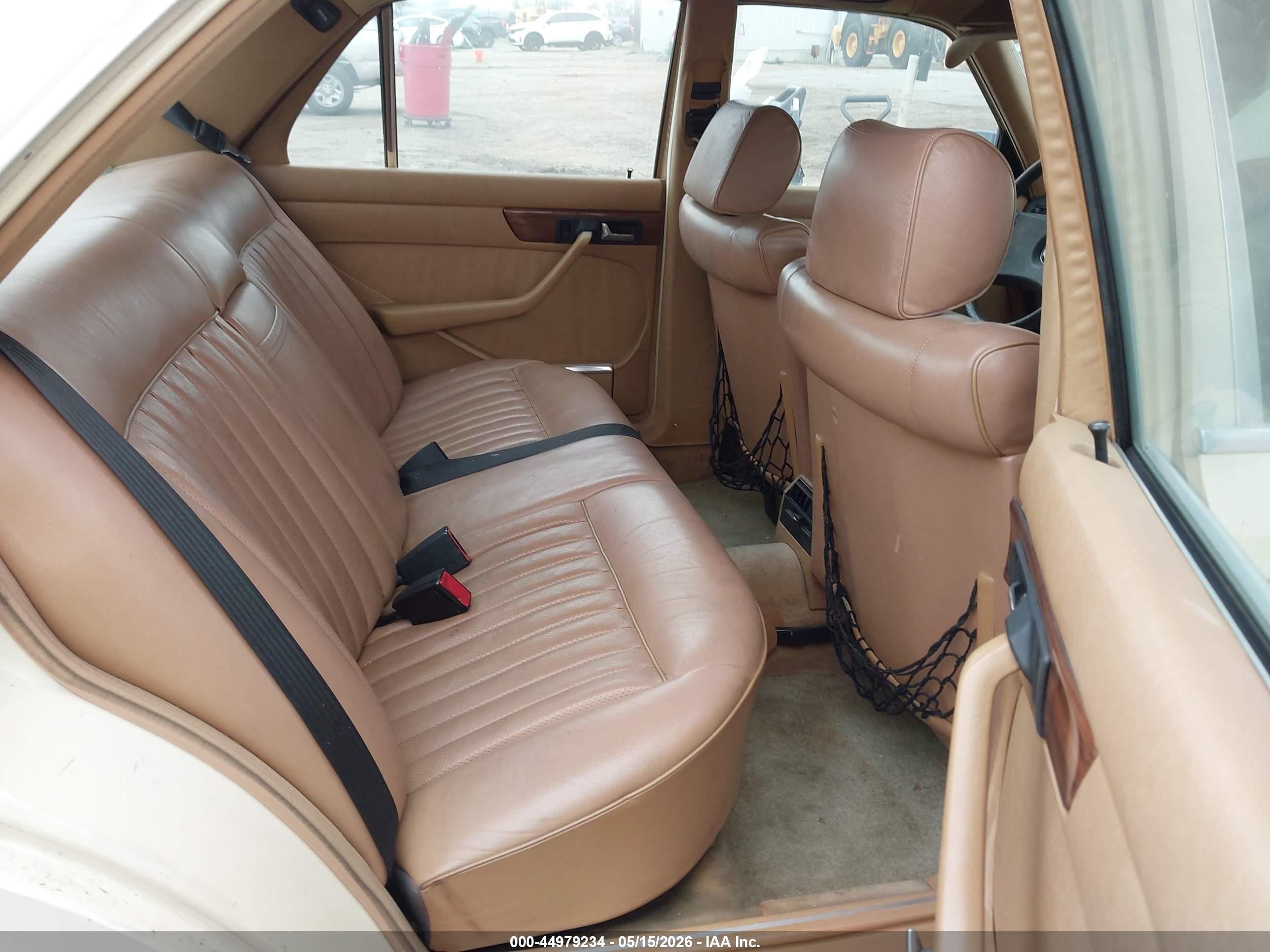 1982 Mercedes-benz 300 Sd Cream vin: WDBCB20A0CB021742