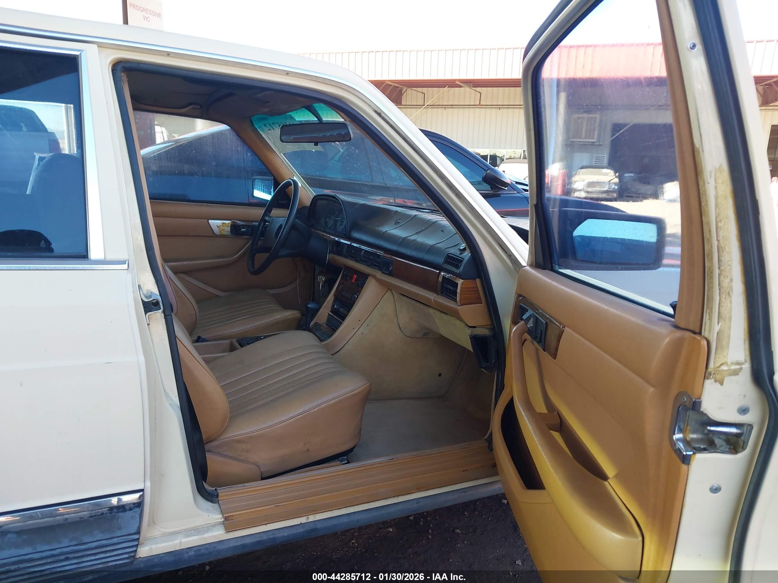 1981 Mercedes-benz 300 Sd Beige vin: WDBCB20A2BB009963