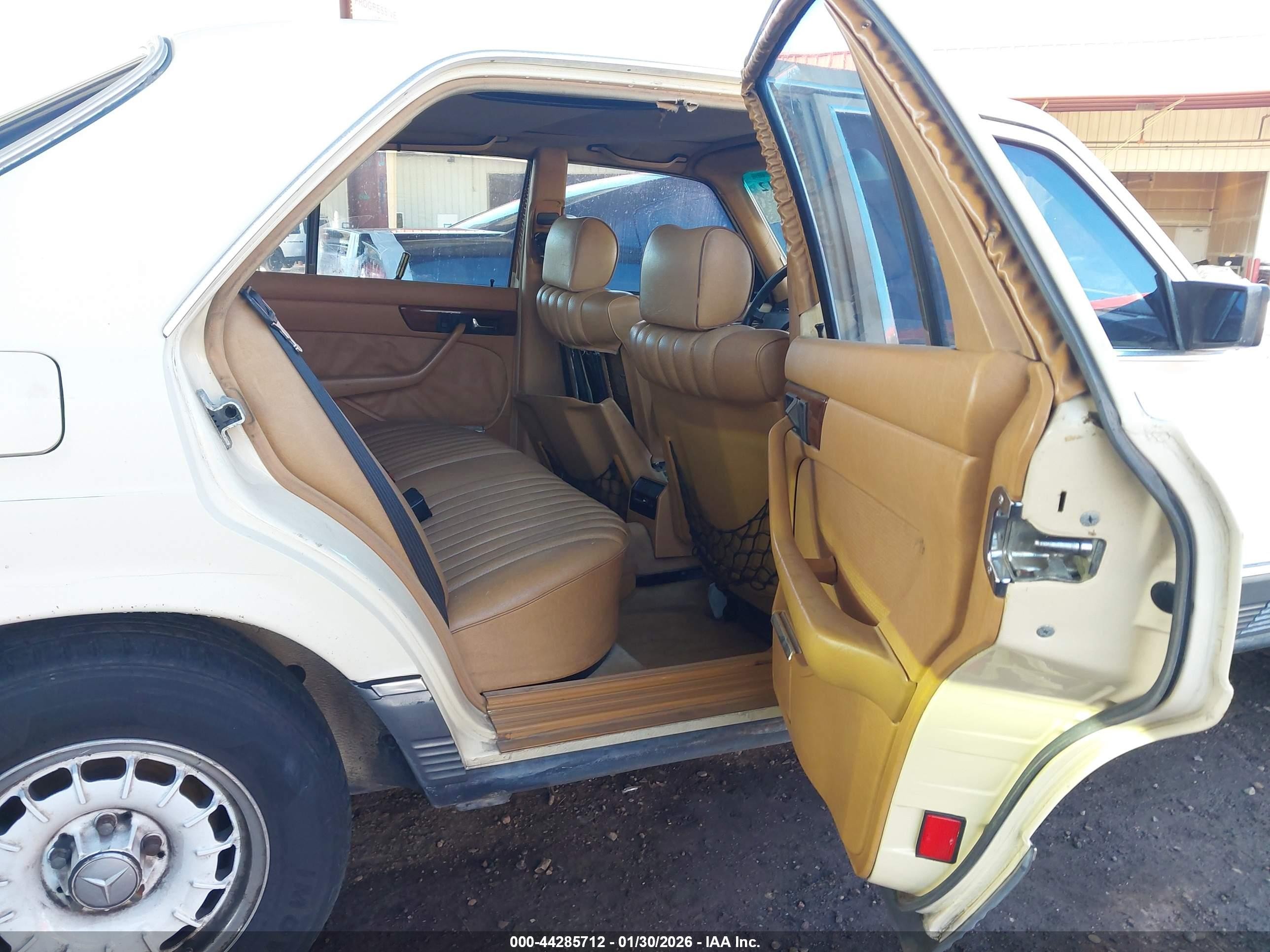 1981 Mercedes-benz 300 Sd Beige vin: WDBCB20A2BB009963