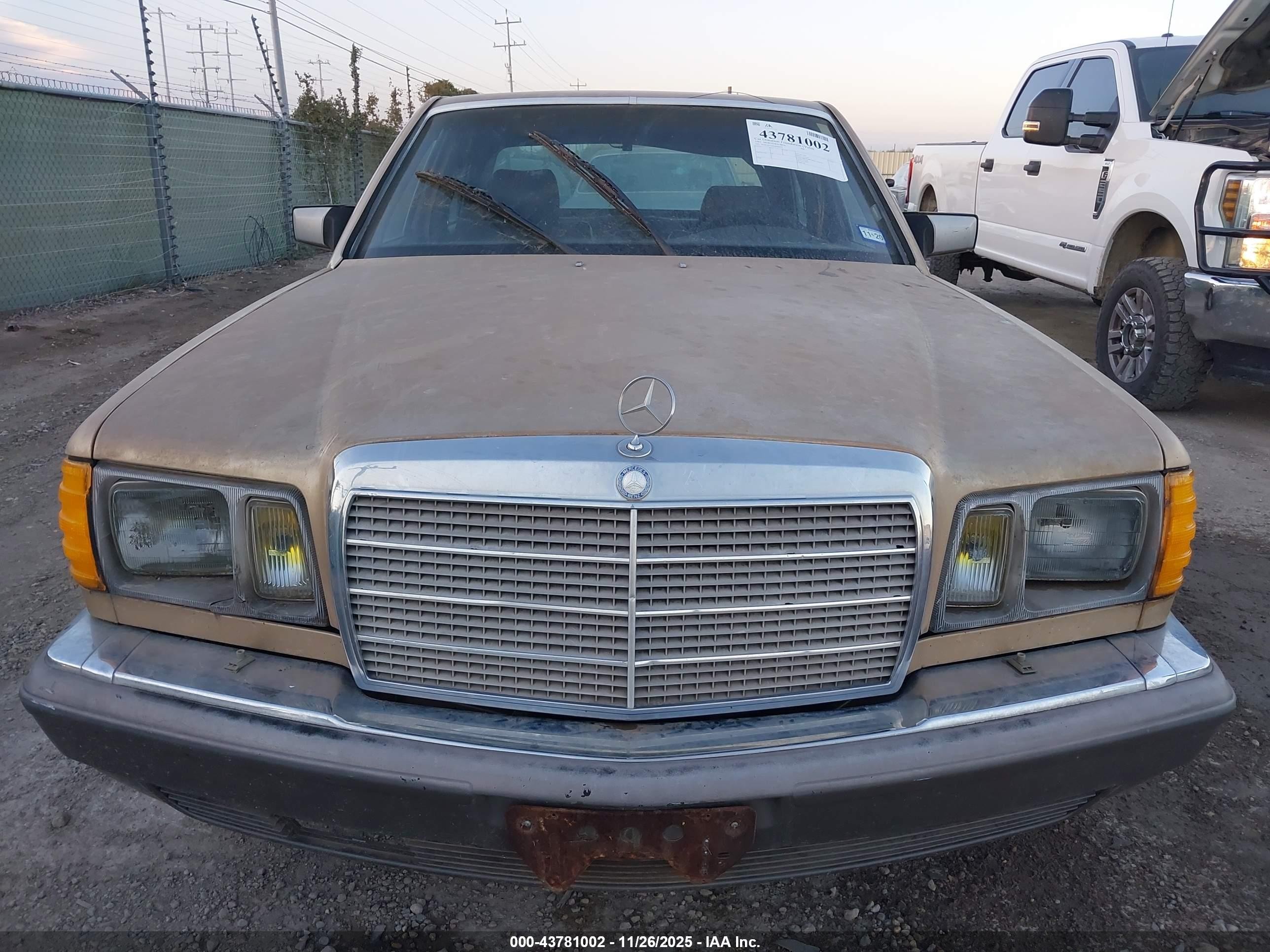 1983 Mercedes-benz 300 Sd Золотой vin: WDBCB20A4DB040070