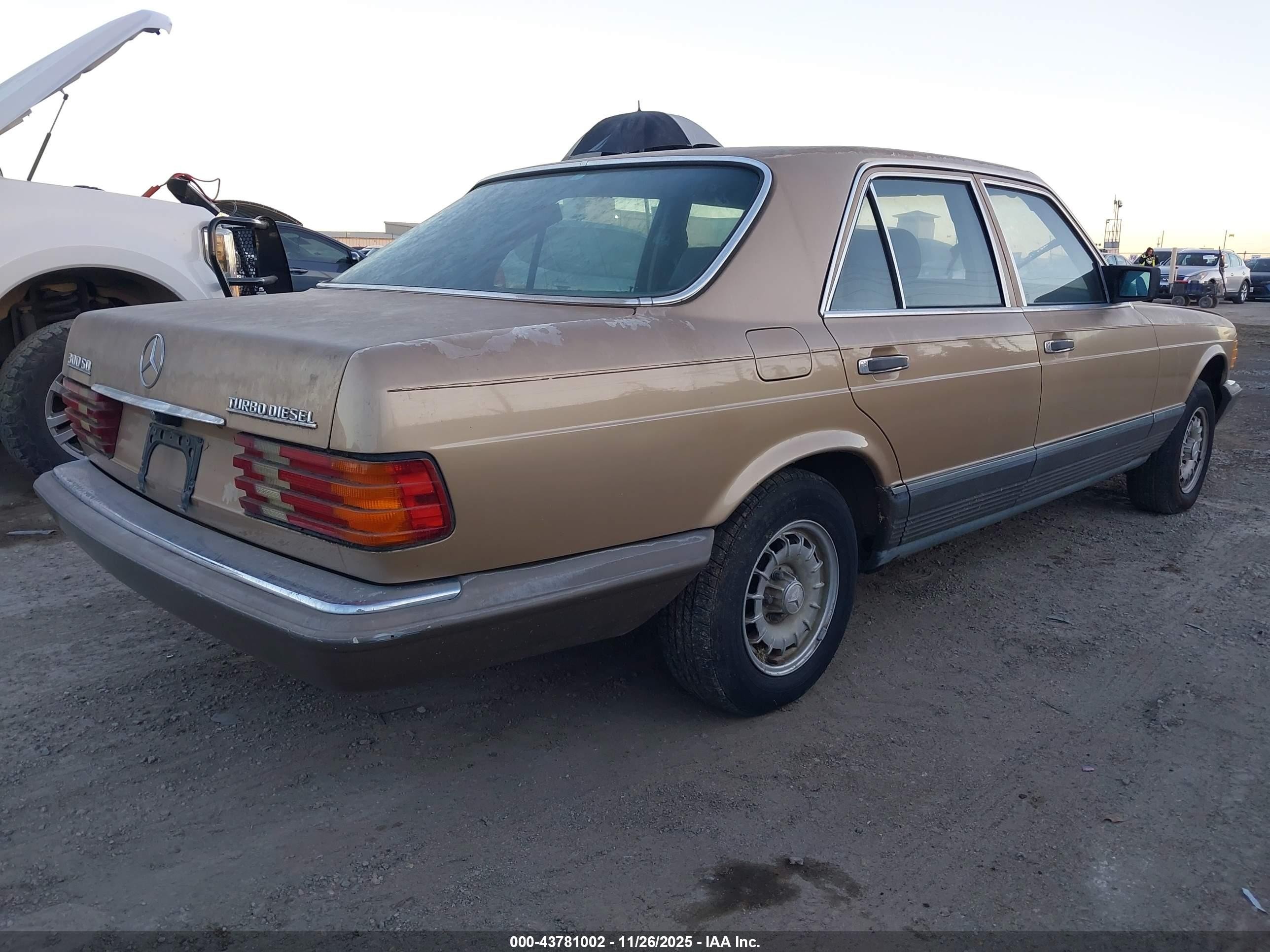 1983 Mercedes-benz 300 Sd Золотой vin: WDBCB20A4DB040070