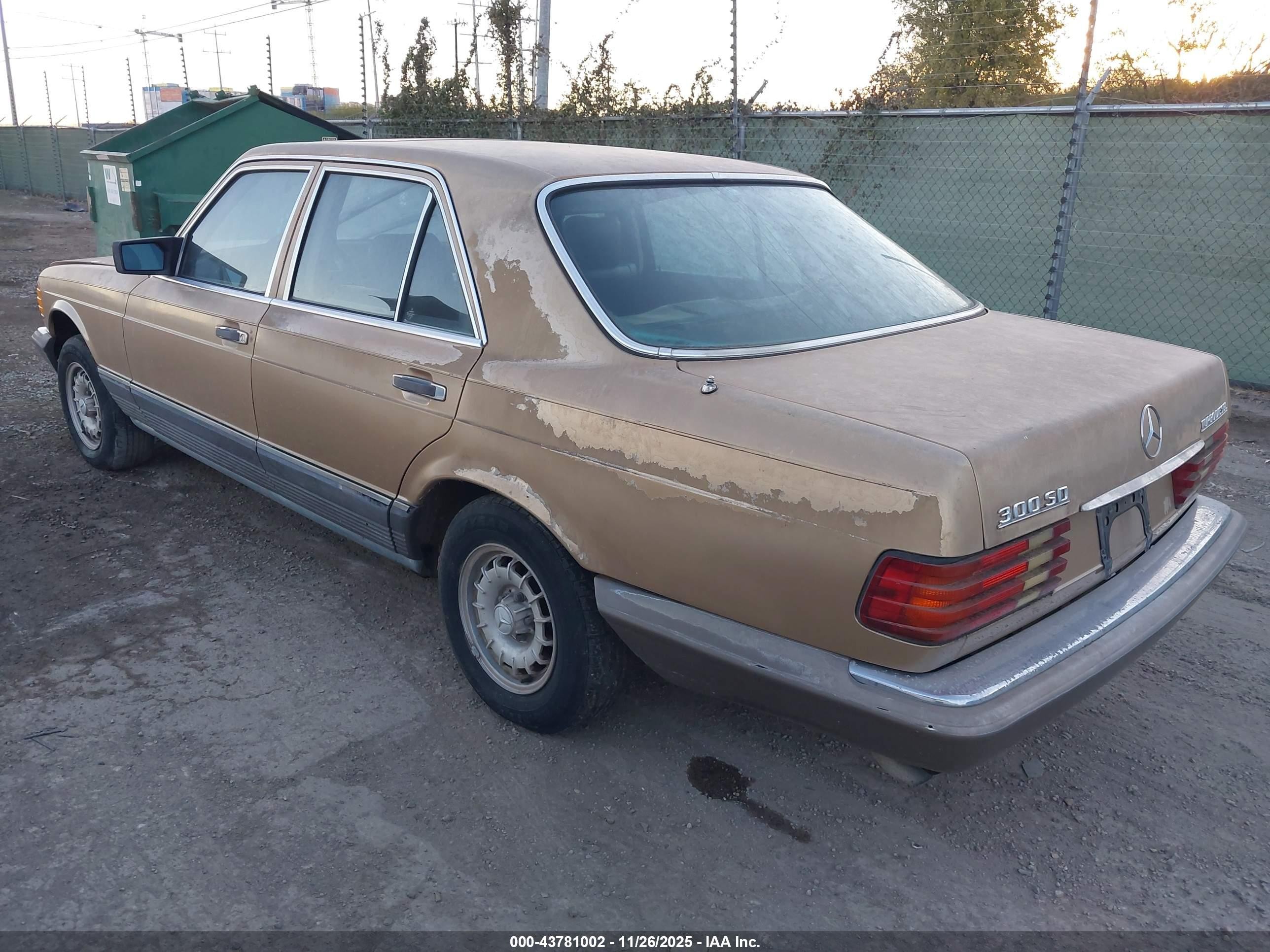 1983 Mercedes-benz 300 Sd Золотой vin: WDBCB20A4DB040070