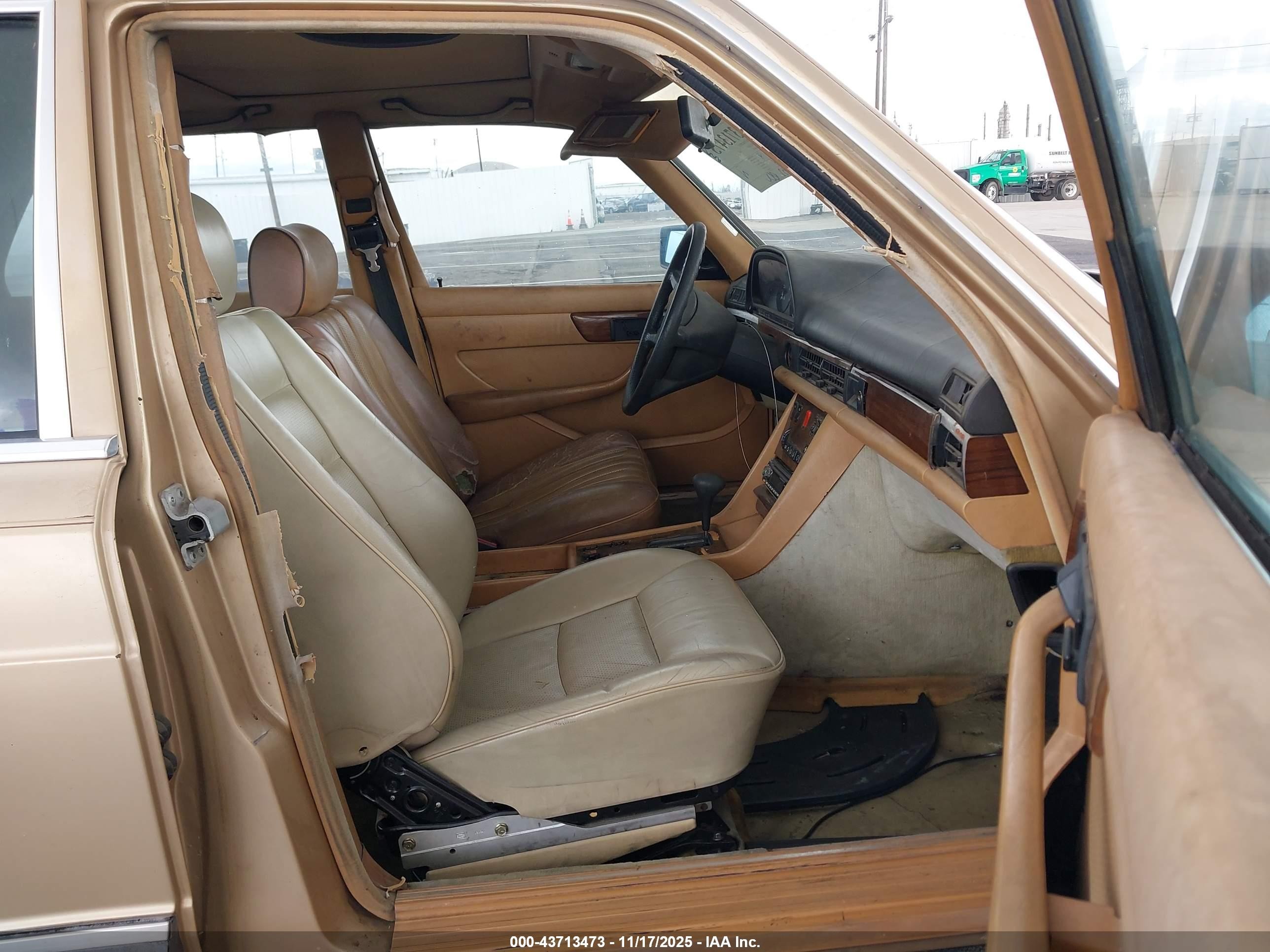 1983 Mercedes-benz 300 Sd Brown vin: WDBCB20A4DB045091